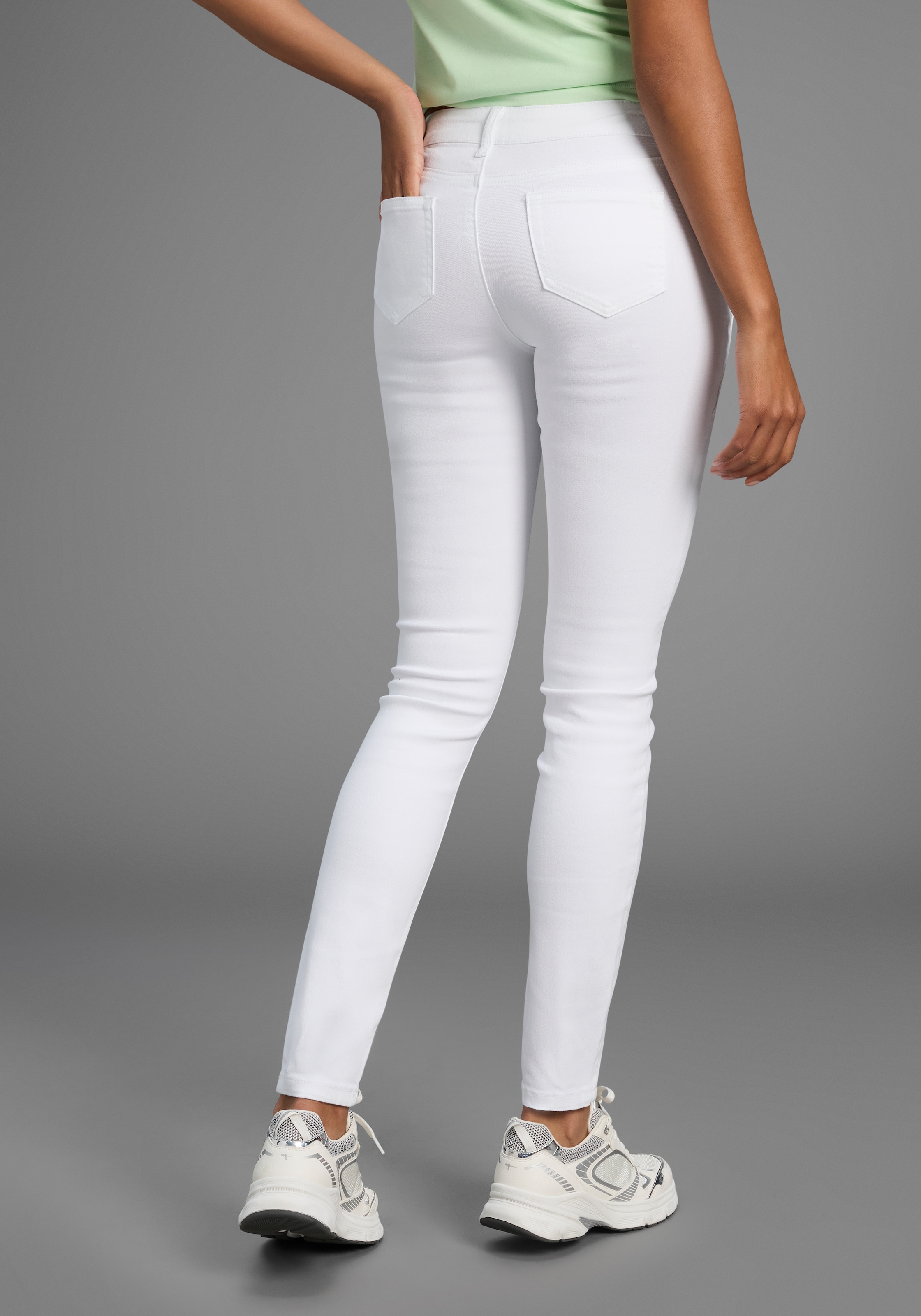 Arizona Skinny-fit-Jeans »mit Keileinsätzen«, extra-enger Beinschnitt, niedrige Leibhöhe