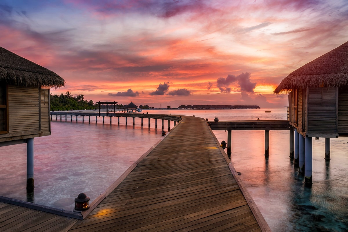 Papermoon Fototapete »Steg im Wasser«