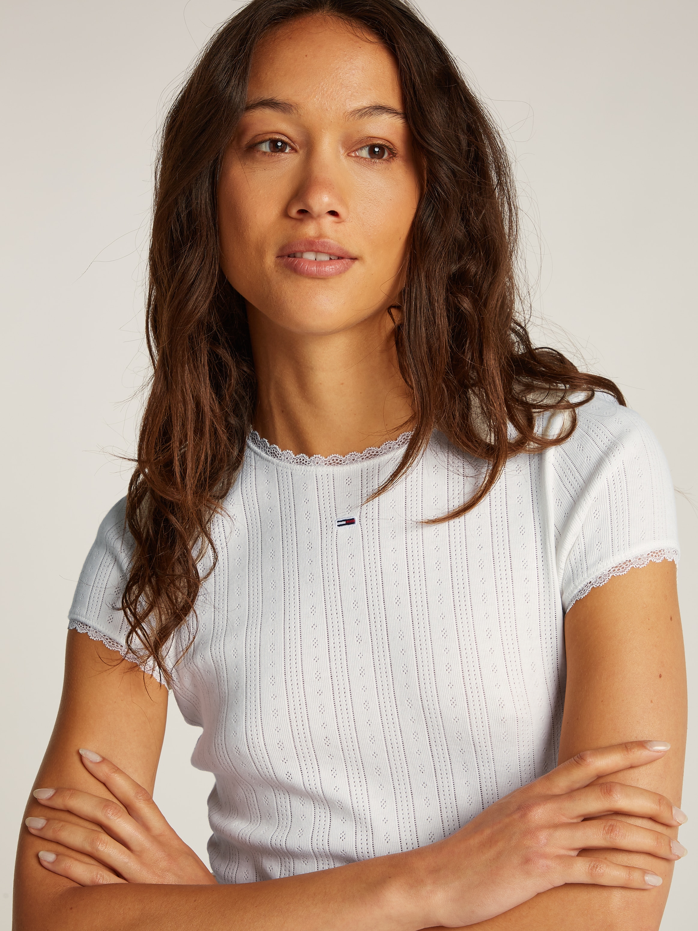 Tommy Jeans T-Shirt »TJW SLIM POINTELLE RIB TEE«, mit Lochmuster