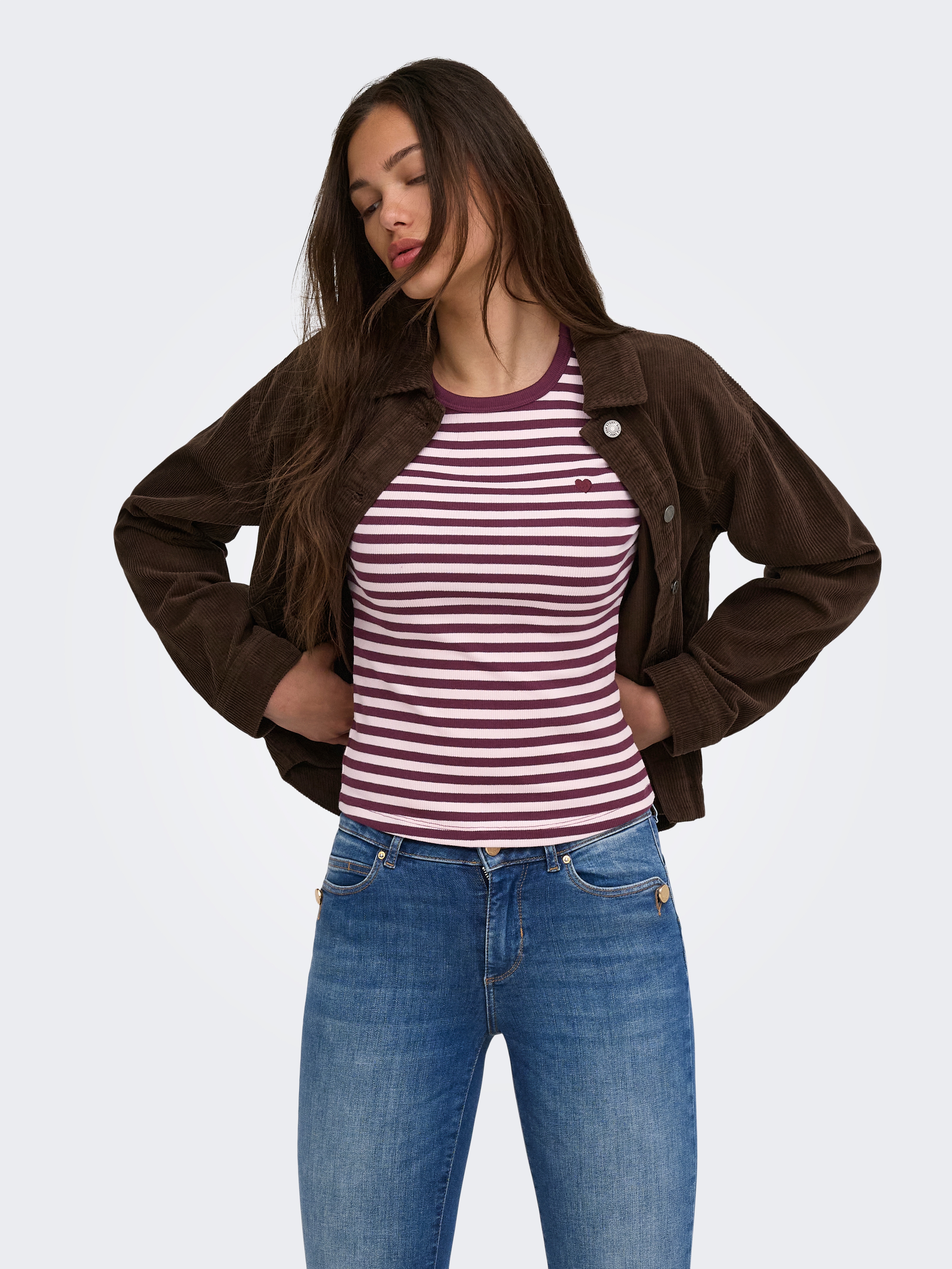 ONLY Kurzarmshirt "ONLVAL S/S O-NECK STRIPE TOP JRS" Baumwollmischung, regular fit, kleine Herz Stickerei