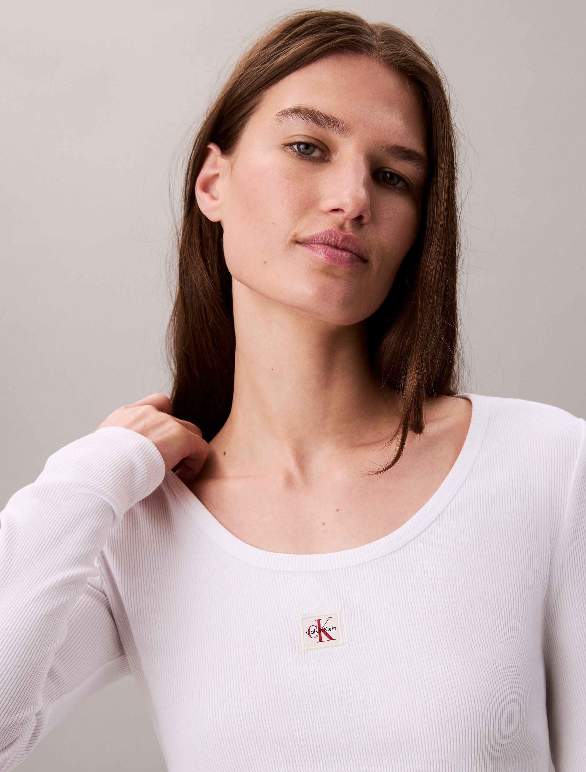 Thumbnail - Calvin Klein Jeans Langarmshirt "LS WOVEN LABEL 2X2 RIB SCOOP NEC" Mit Rundhalsausschnitt, regular fit