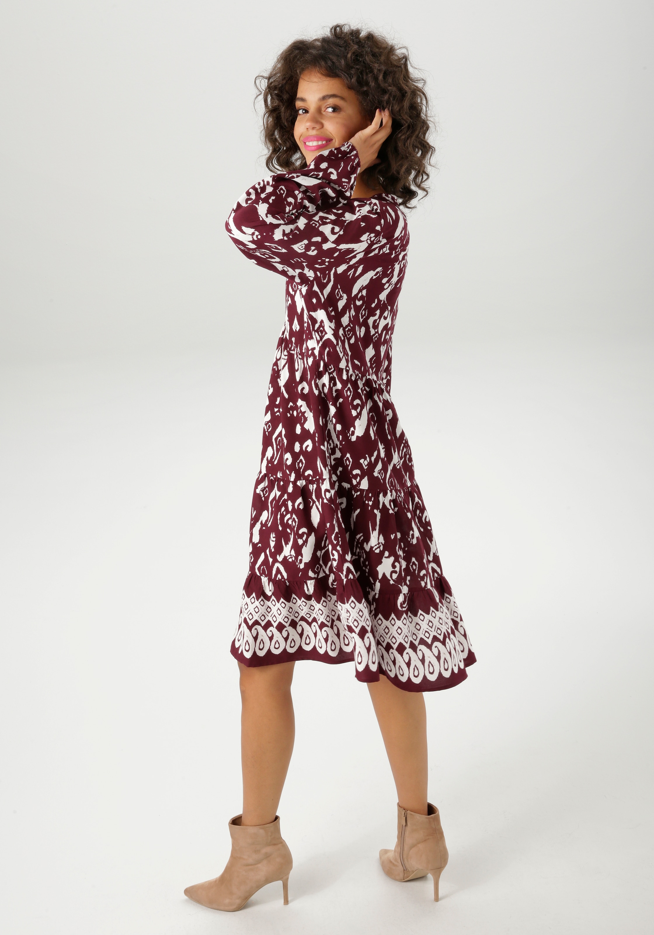 Aniston CASUAL Tunikakleid, mit kunstvollem Druck und Bordüre am Saum - NEUE KOLLEKTION