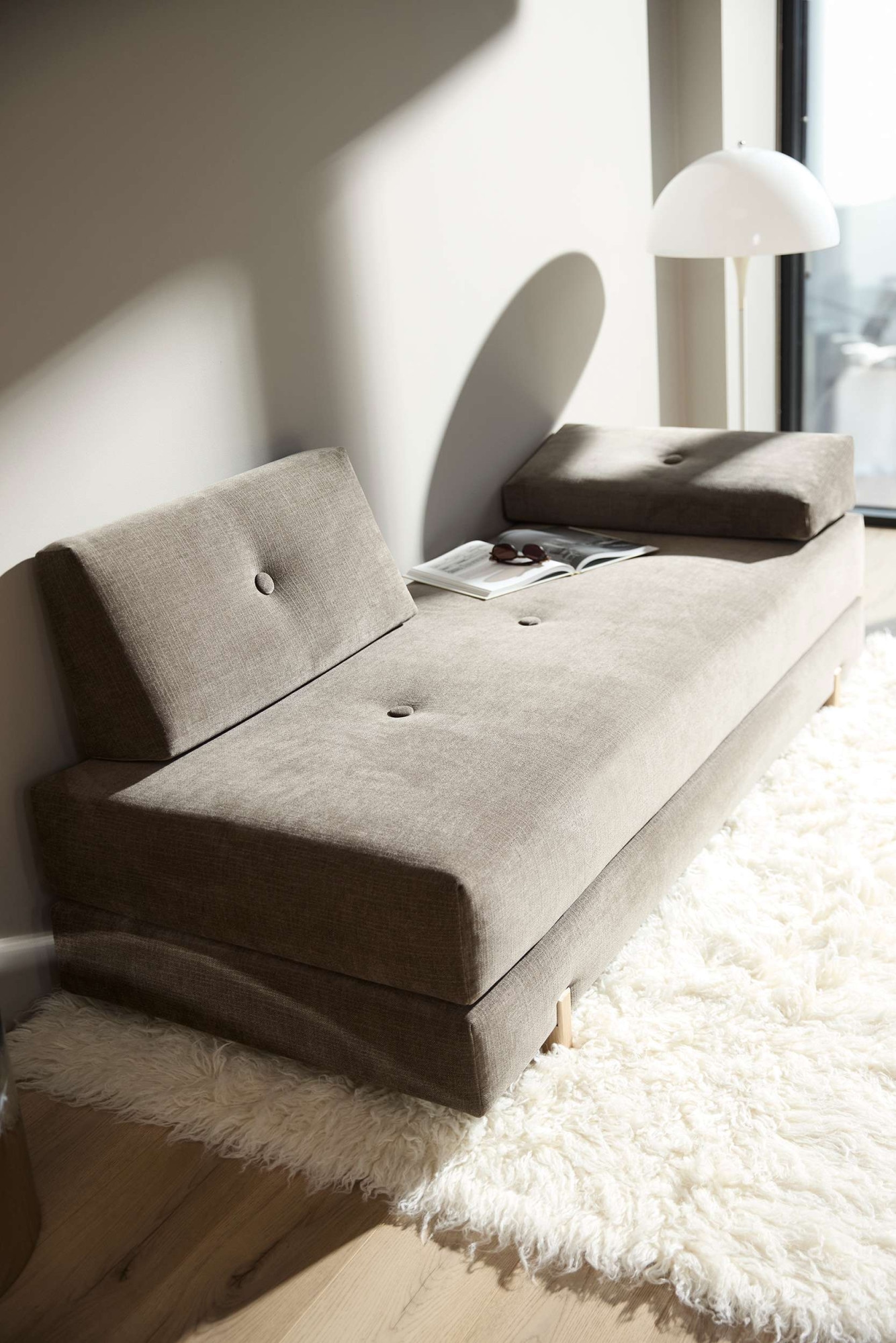 INNOVATION LIVING ™ Stapelliege »Sigmund 411 Eiche-Beine« Daybed mit zwei Federkernmatratzen, Fußteil schwarz