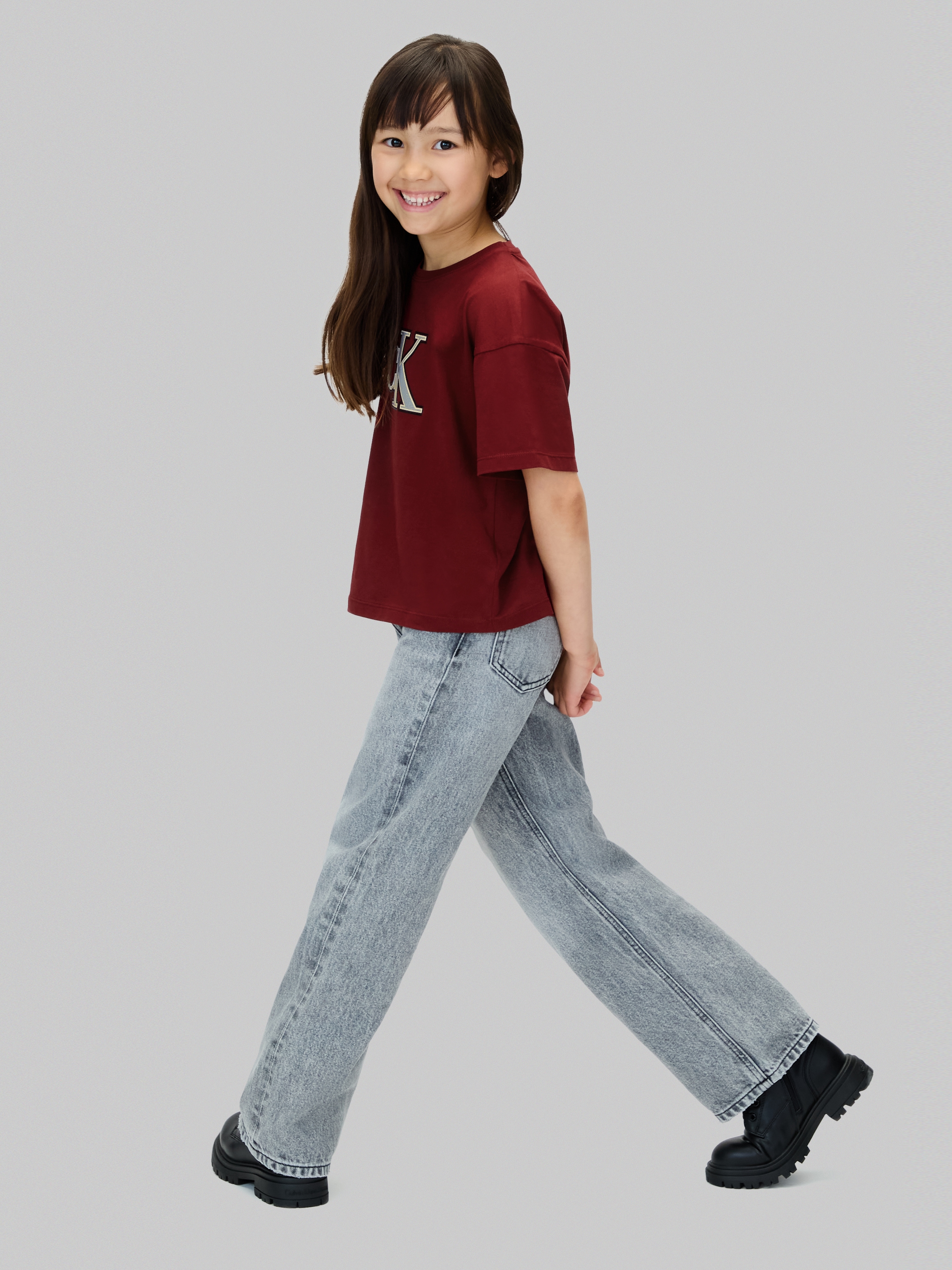 Calvin Klein Jeans T-Shirt »FESTIVE GRAPHIC SS T-SHIRT«, für Kinder bis 16 Jahre, Glitzer-Druck