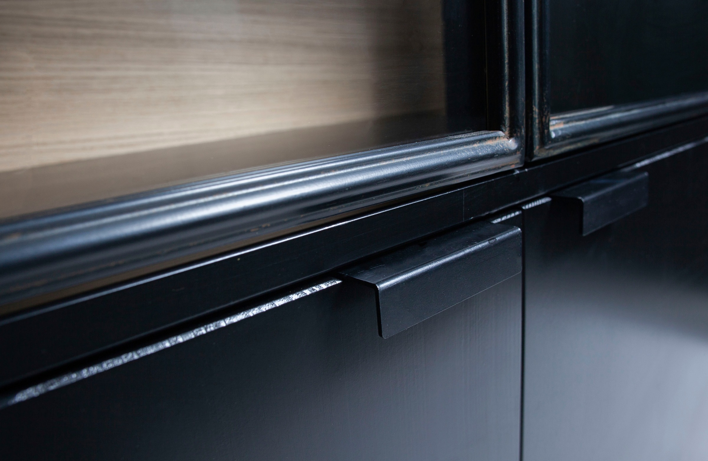 WOOOD Vitrine »Silas«, mit Metalltüren, H 200 cm x B 100 cm