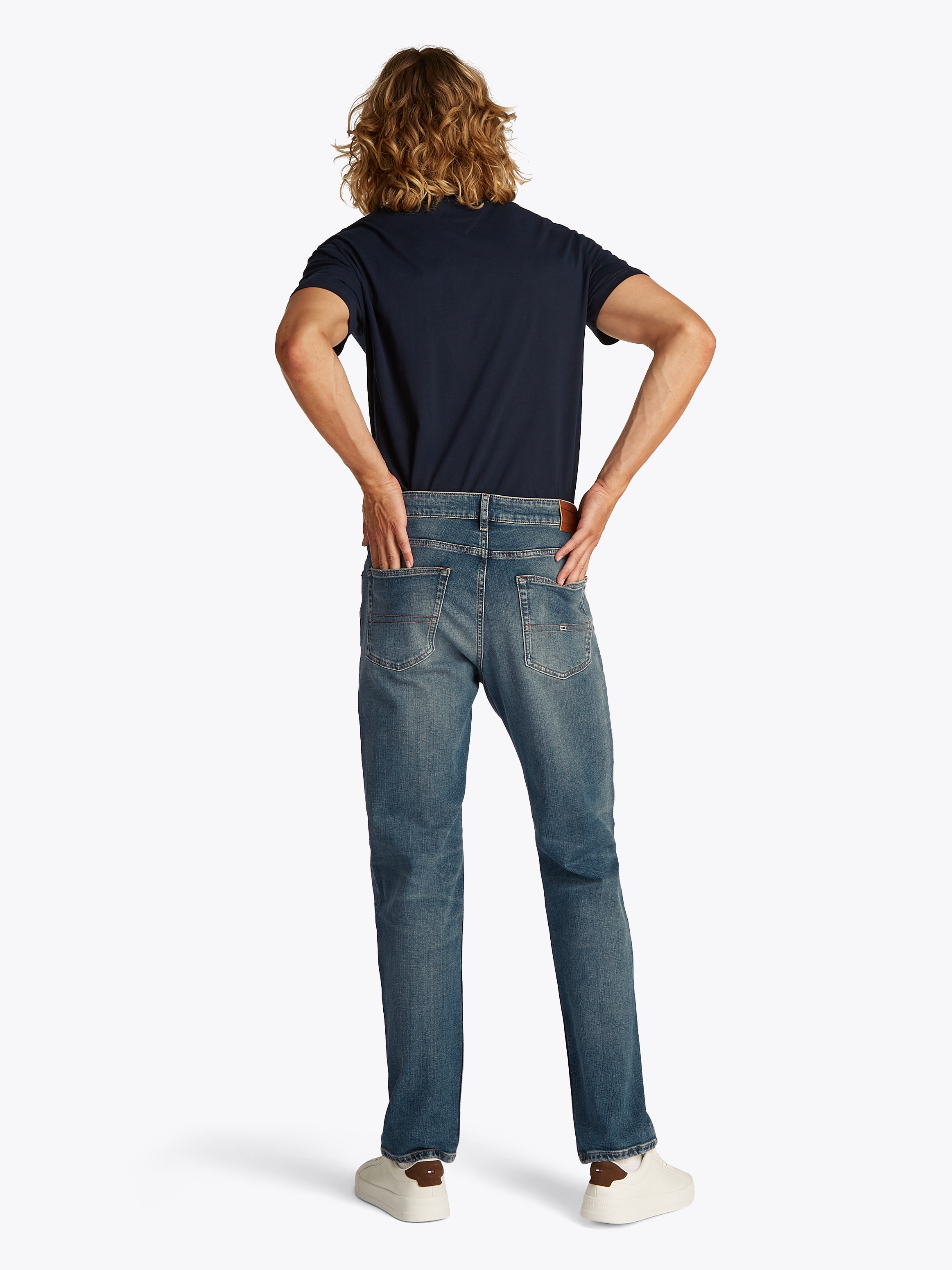Tommy Jeans Slim-fit-Jeans »RYAN SLIM STRAIGHT«, mit Logoprägung