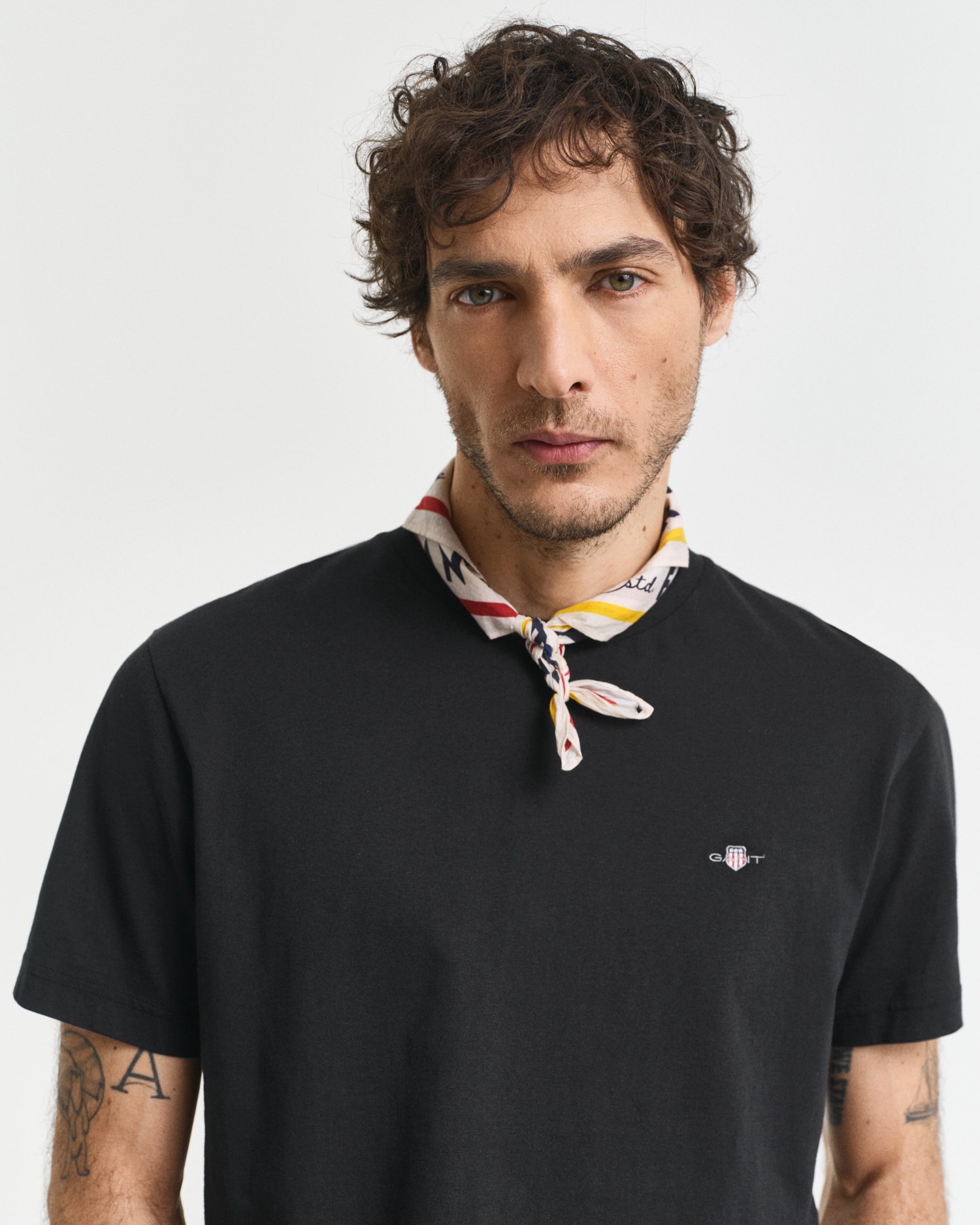 Gant T-Shirt »REG SHIELD SS T-SHIRT« mit Logostickerei auf der Brust