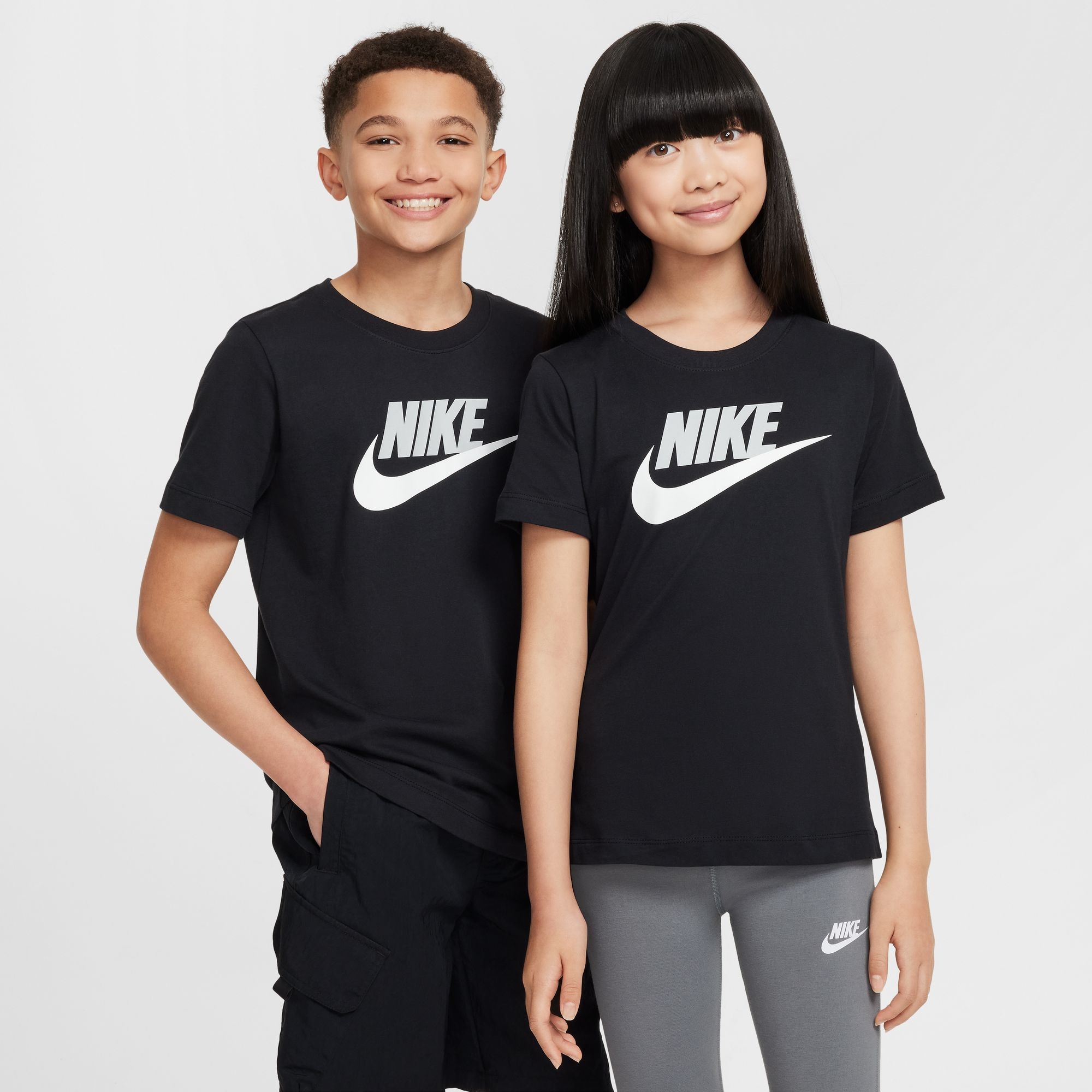 Nike Sportswear T-Shirt »Nike Sportswear Big Kids' T-Shirt« 1 Stk. gerader Rumpfabschluss, Kurzarm, aus Baumwolle, für Kinder