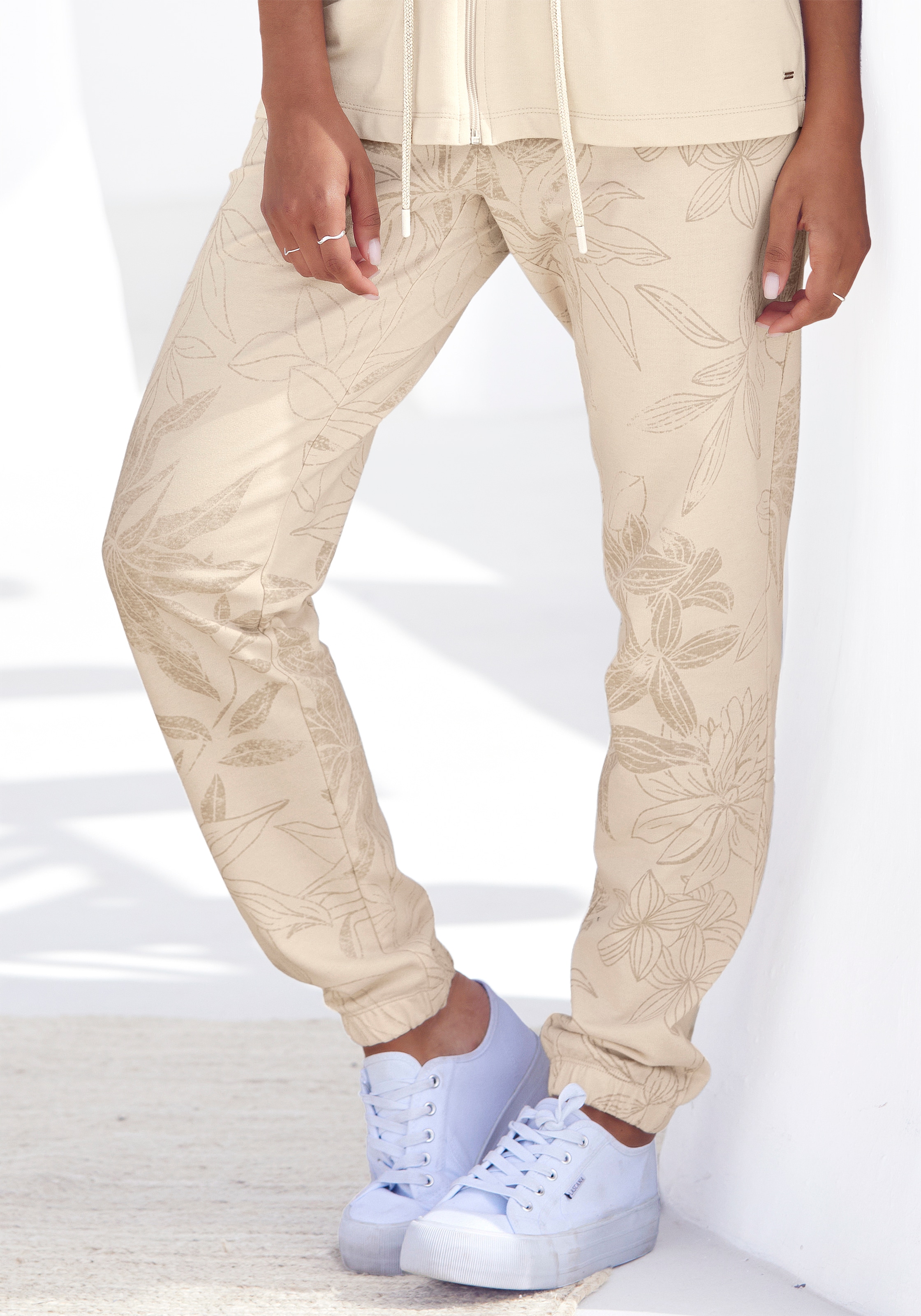 LASCANA Loungehose, mit floralem Alloverdruck, Loungewear günstig online kaufen