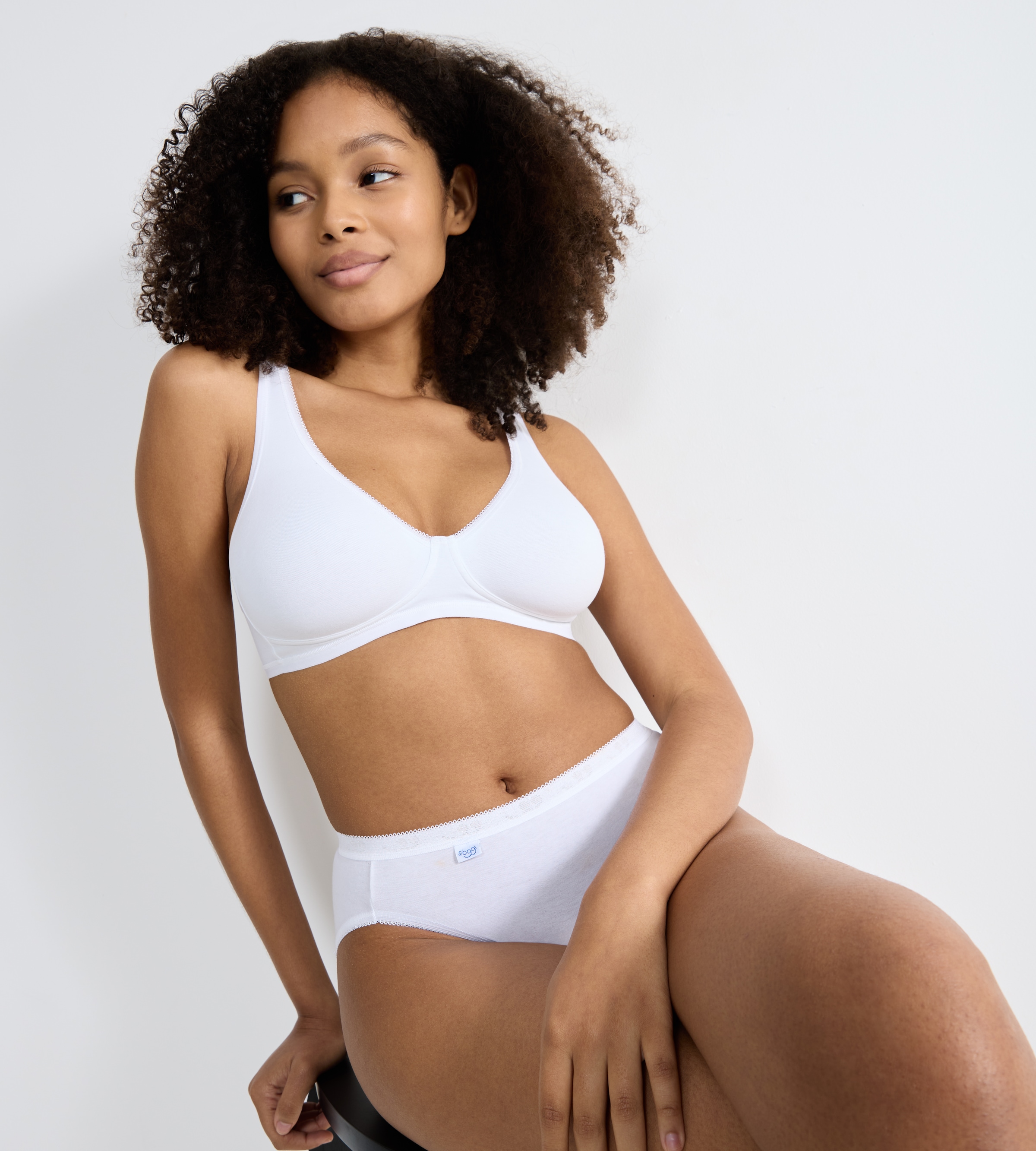 sloggi Bügelloser BH »Basic+ Soft Bra«, perfekter Sitz, ohne Bügel, ohne Einlagen, tiefer V-Ausschnitt