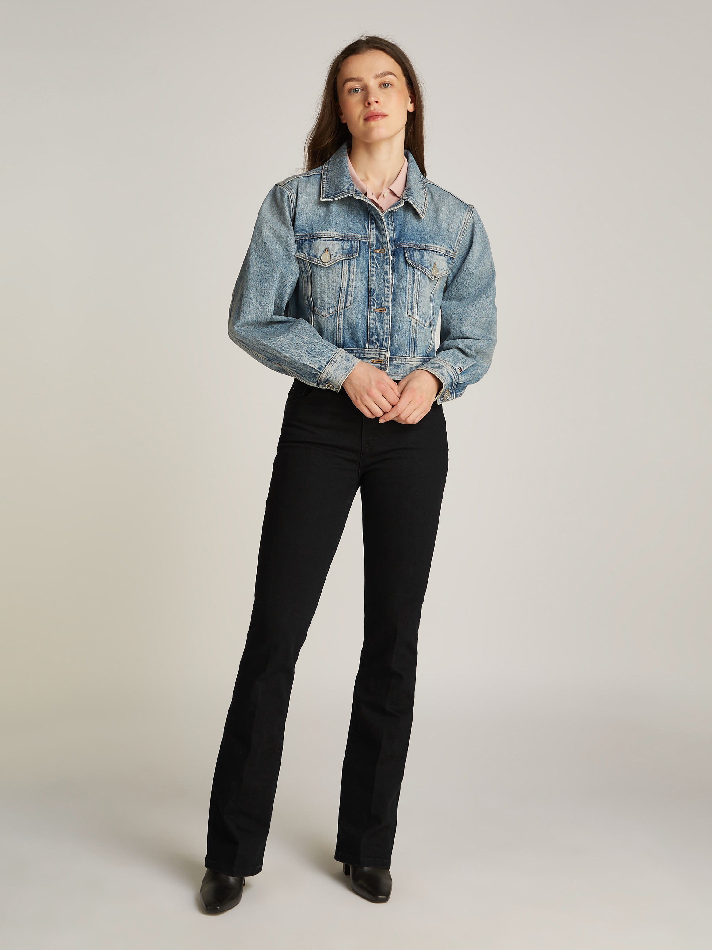 Tommy Hilfiger Bootcut-Jeans »Bootcut Regular Waist«, mittlere normale Leibhöhe, mit Bügelfalten, mit Nieten