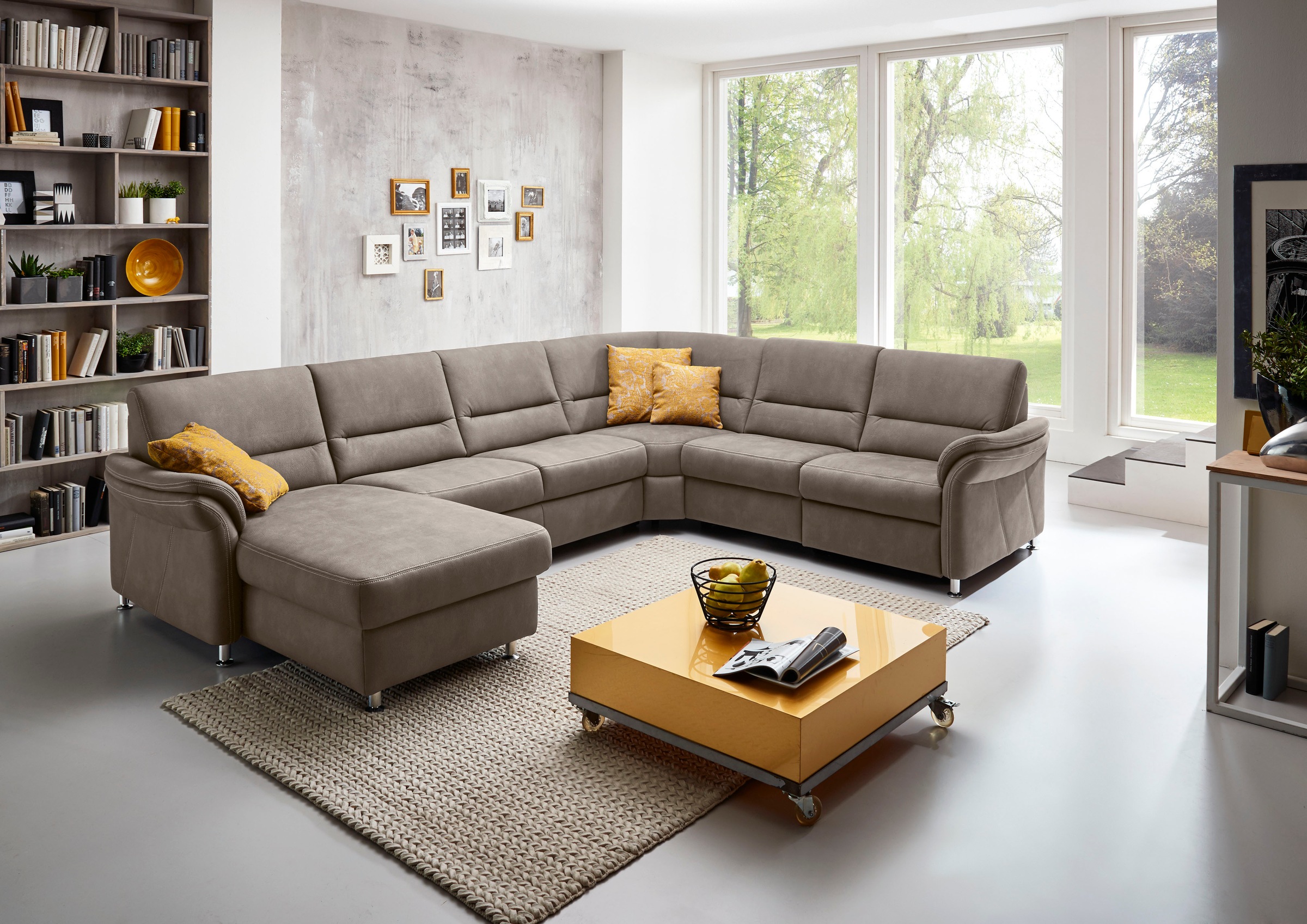 Die PlanBar Wohnlandschaft "ZE-EM16033 U-Form, Breite 330 cm" wahlweise mit Kopfstützen und Schlaffunktion
