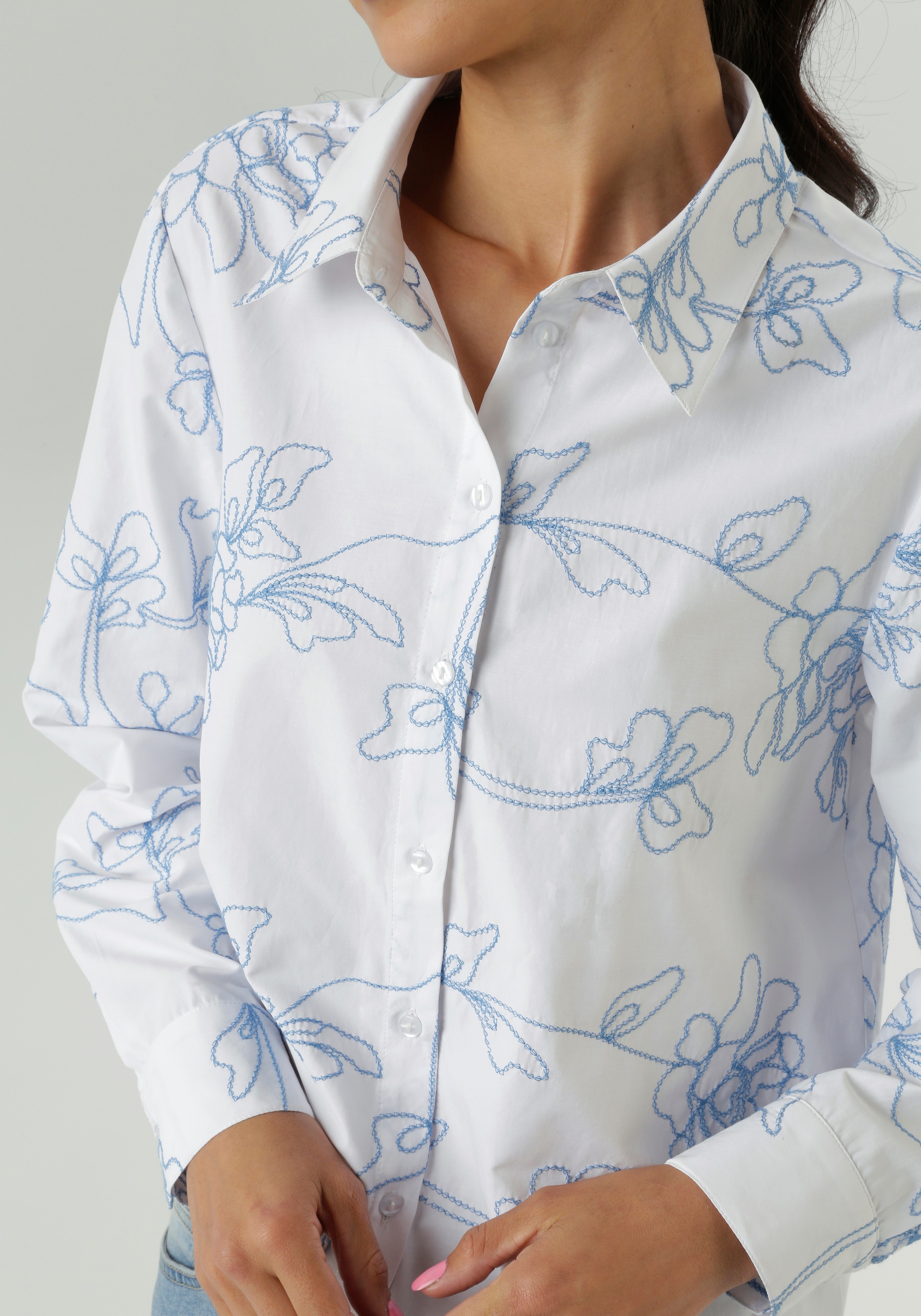 Thumbnail - Aniston SELECTED Hemdbluse, mit aufwendiger Allover-Stickerei - NEUE KOLLEKTION