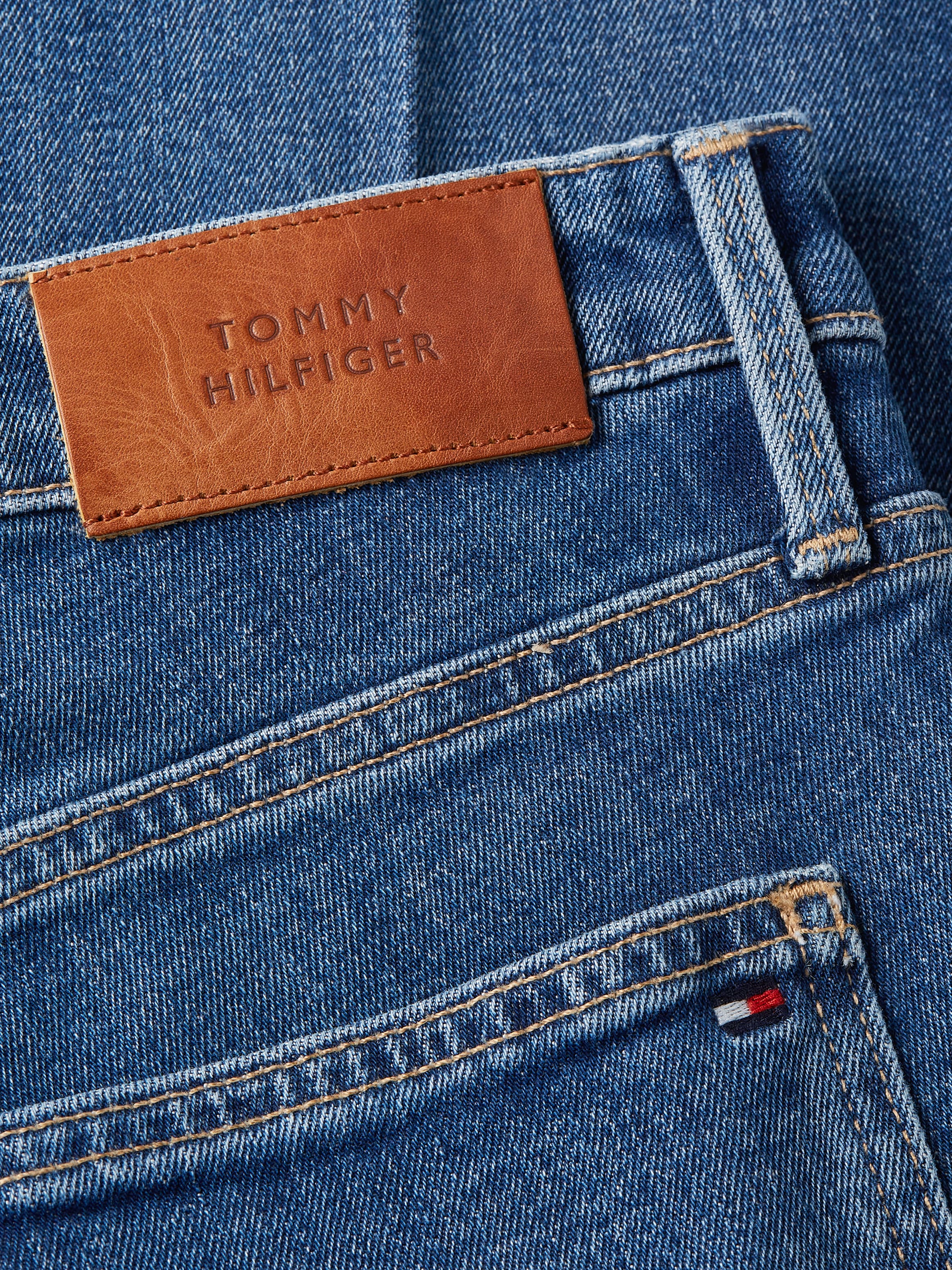 Tommy Hilfiger Bootcut-Jeans »BOOTCUT RW BLACK«, mit Logo-Badge, mit Bügelfalten, mit Nieten