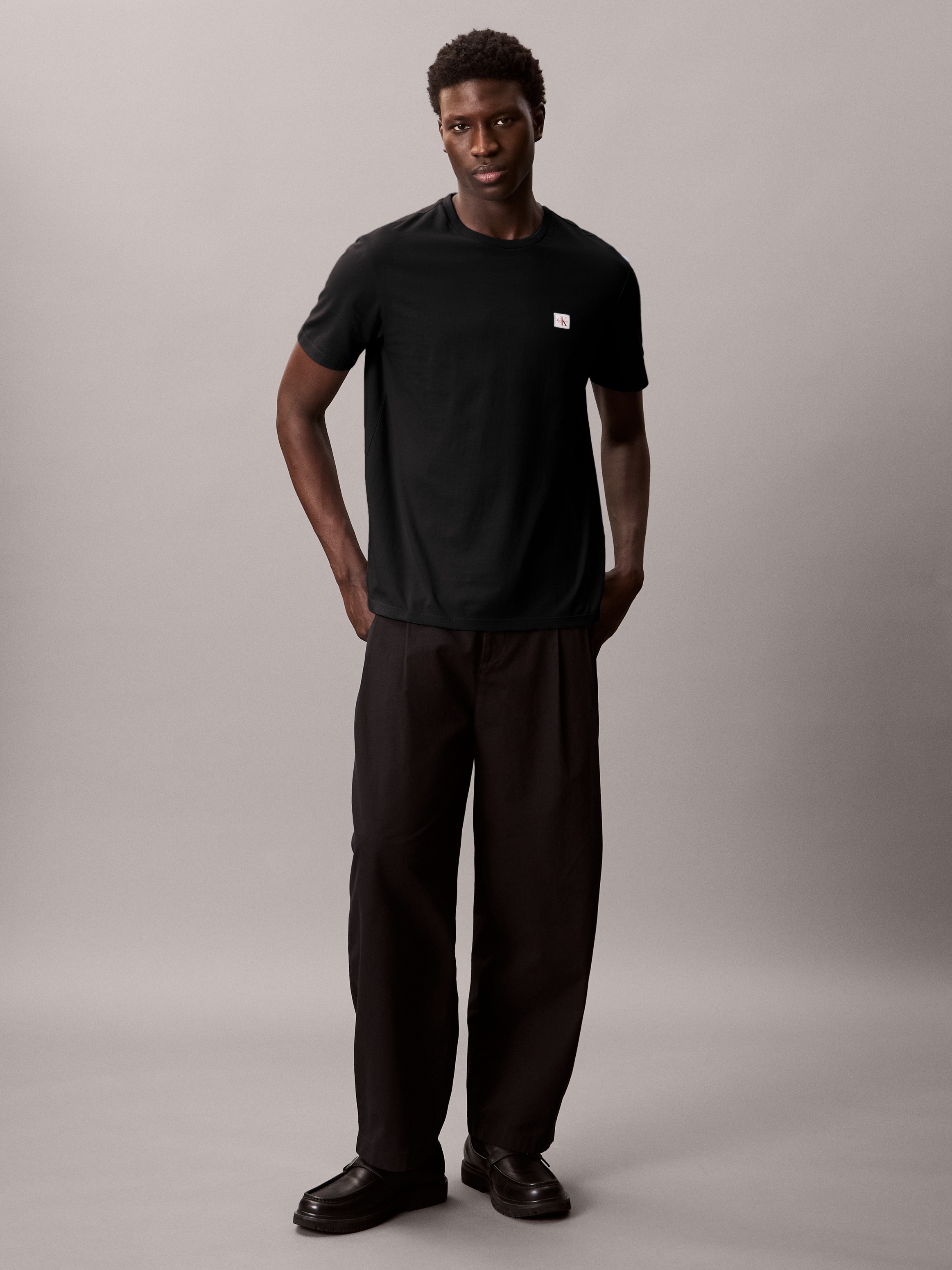 Calvin Klein Jeans T-Shirt »SS BADGE TEE 2 PACK«, (Packung, 2er-Pack), Mit Rundhalsausschnitt