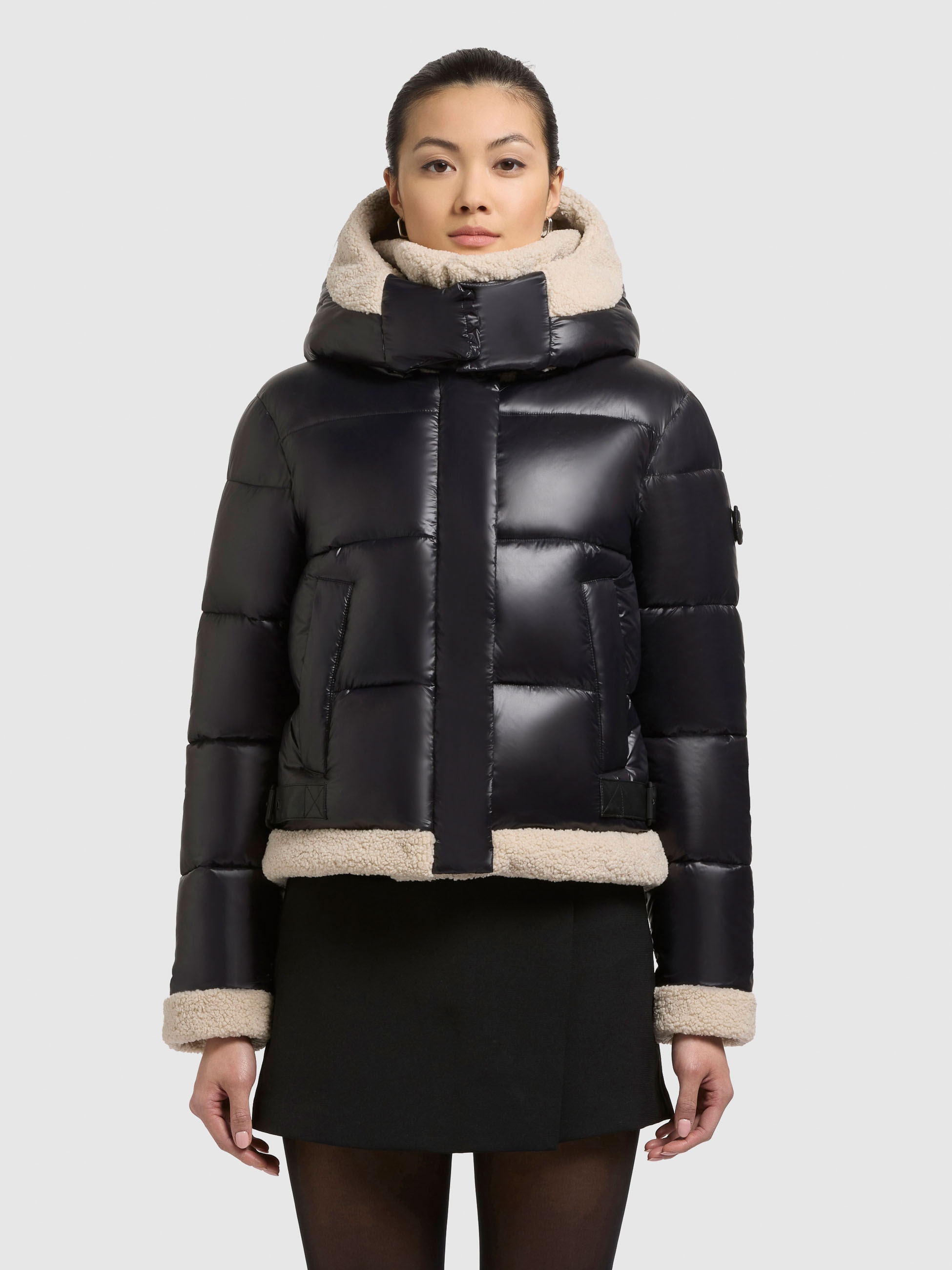 khujo Steppjacke "NESSIE2" mit Kapuze aus Nylon und Polyester, hüftlange Passform, mit abnehmbarer Kapuze