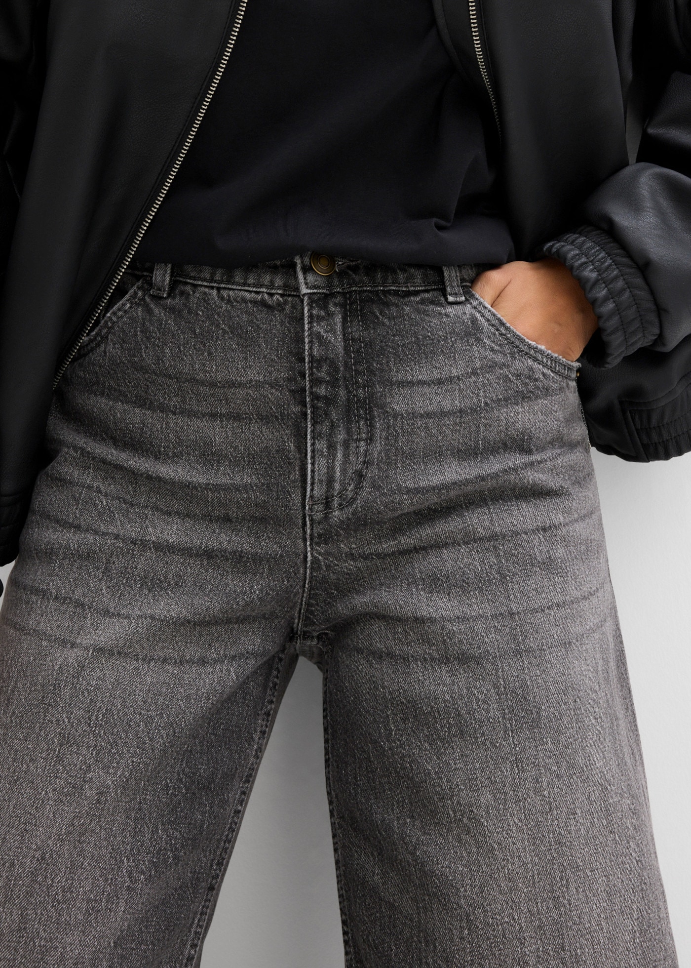 bonprix Weite Jeans mit mittlerem Bund, Loose Fit, sehr weite Silhouette