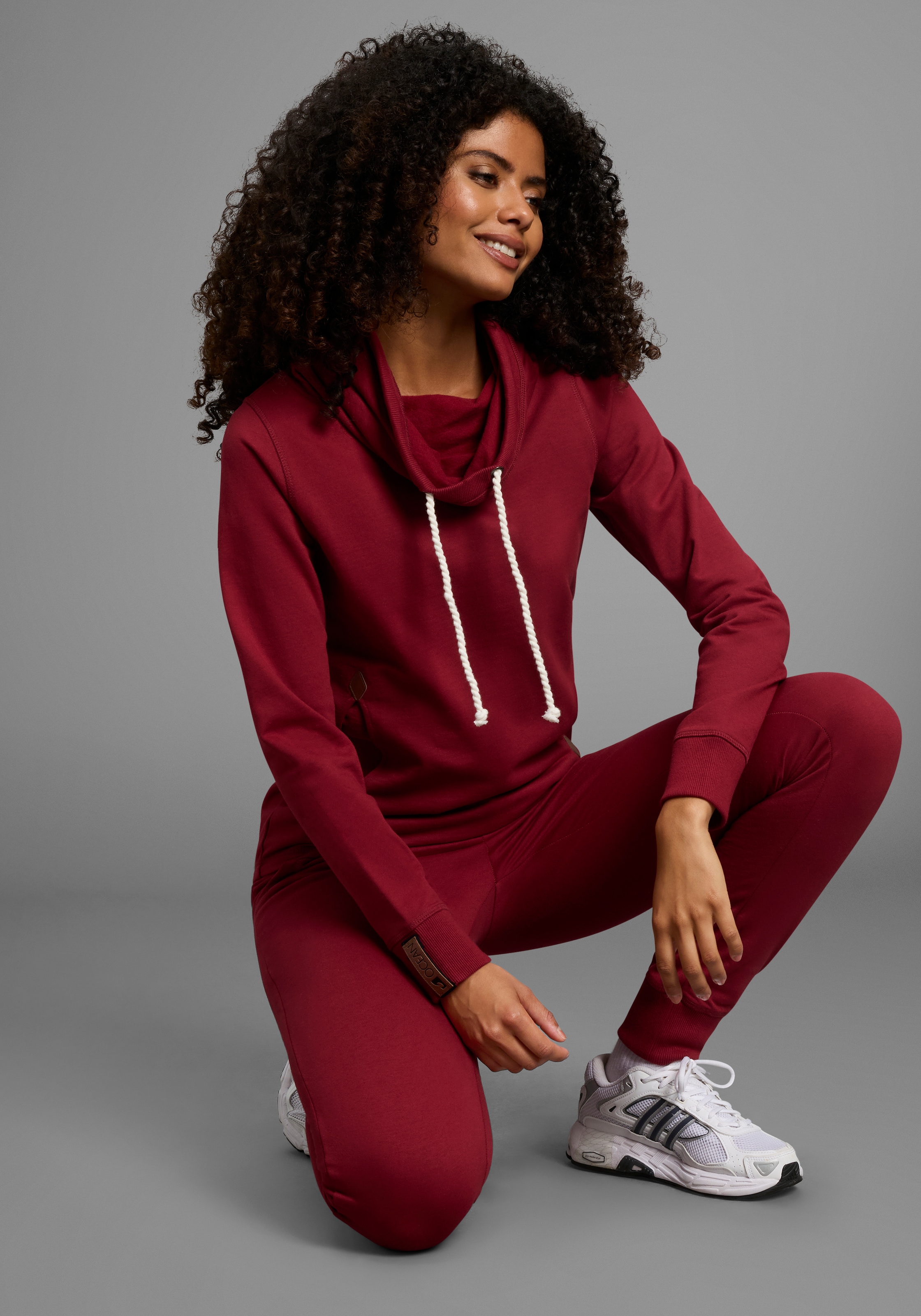 Ocean Sportswear Jogginganzug »Essentials Joggingsuit«, (Set, 2 tlg.), mit Lederimitat-Details