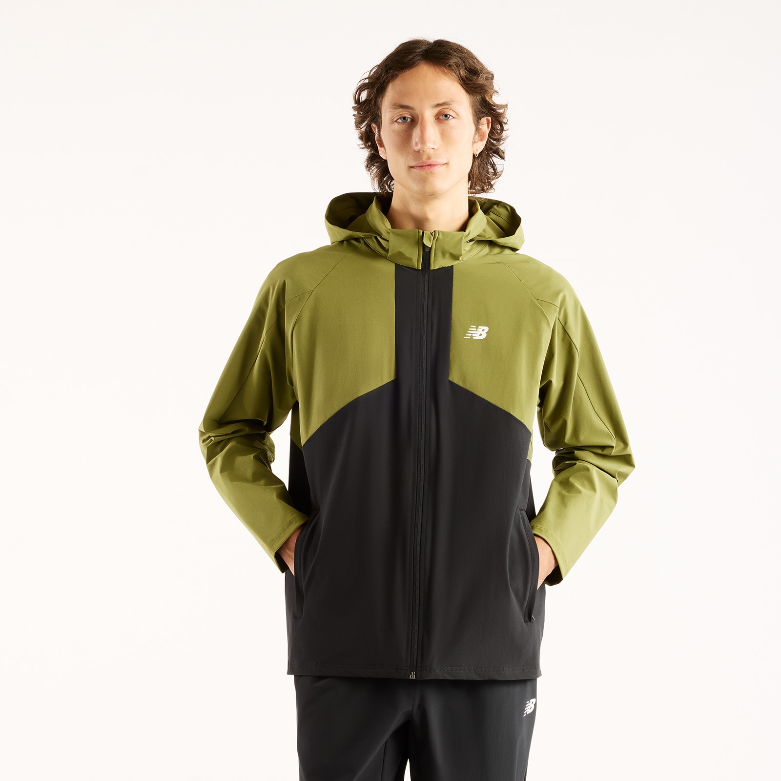 New Balance Trainingsjacke "UTILITY STRETCH WOVEN JACKET" Trainingsjacke für Fitness und sportliche Aktivitäten