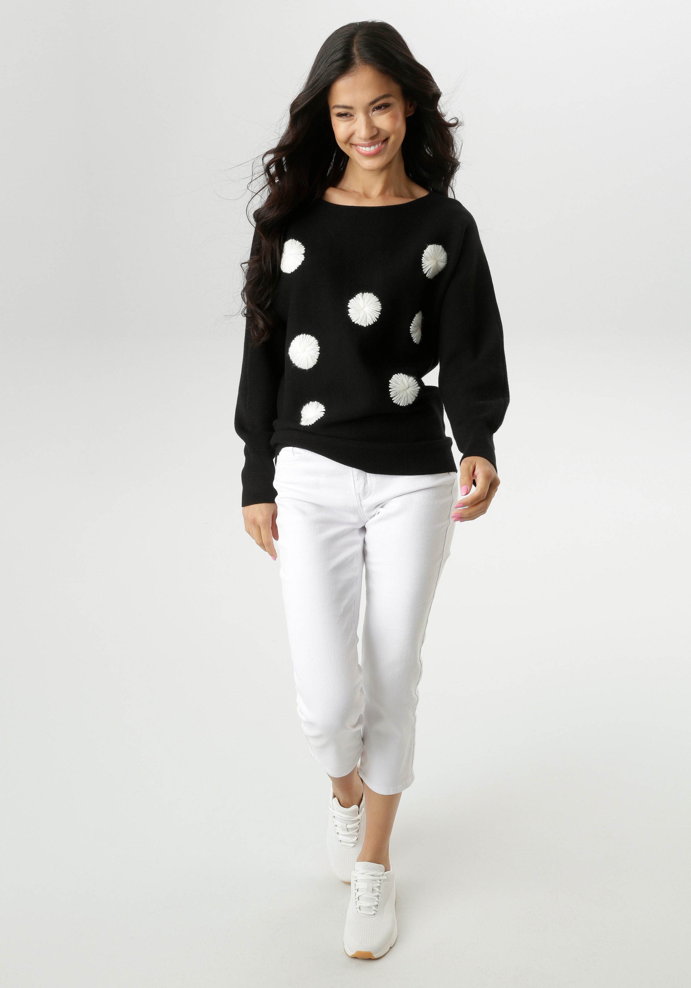 Aniston SELECTED Strickpullover, mit extravaganten, aufgestickten Punkten vorne - NEUE KOLLEKTION