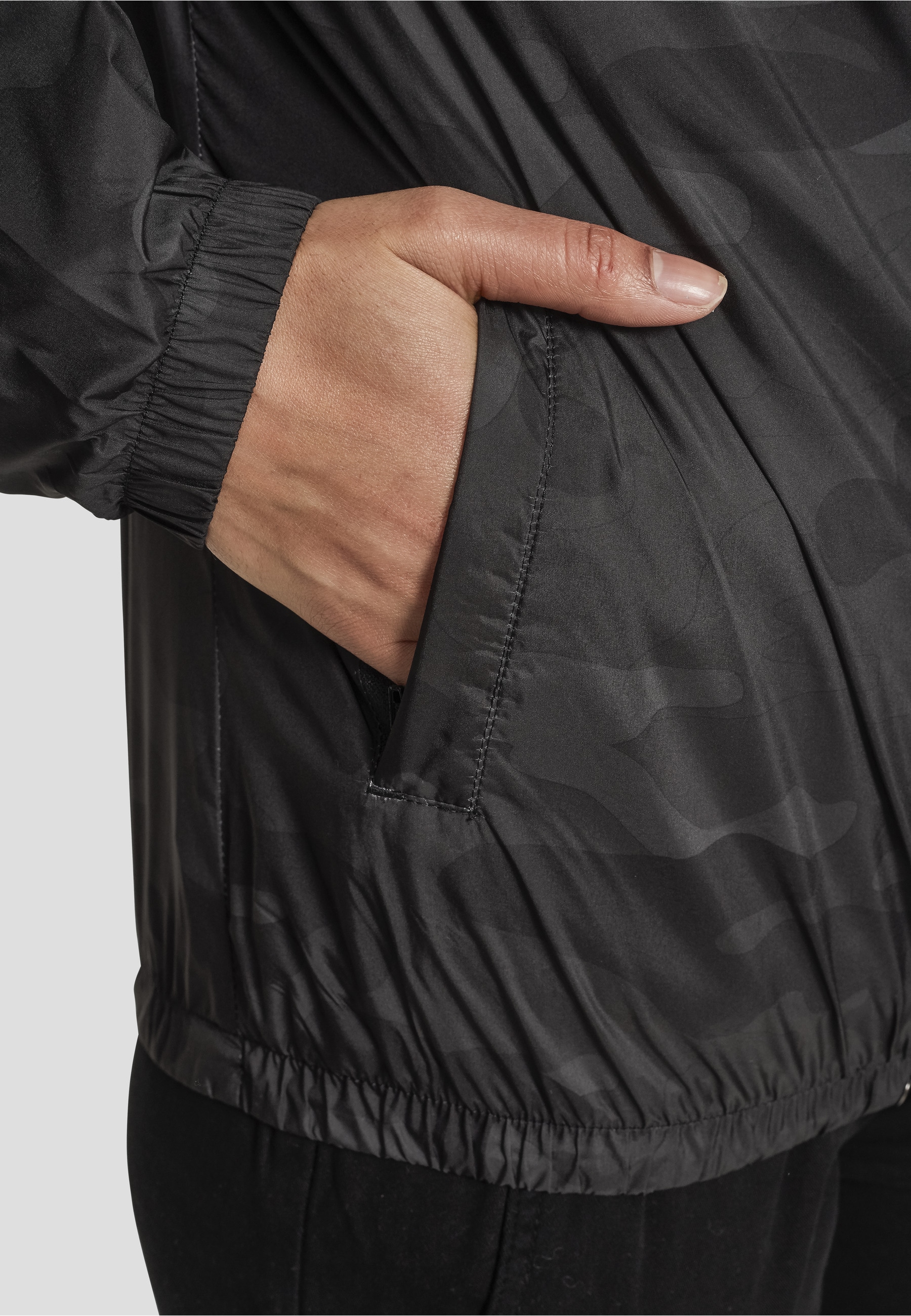 URBAN CLASSICS Outdoorjacke »Urban Classics Damen Ladies Camo Pull Over Jacket« 1 Stk. tlg. mit Kapuze