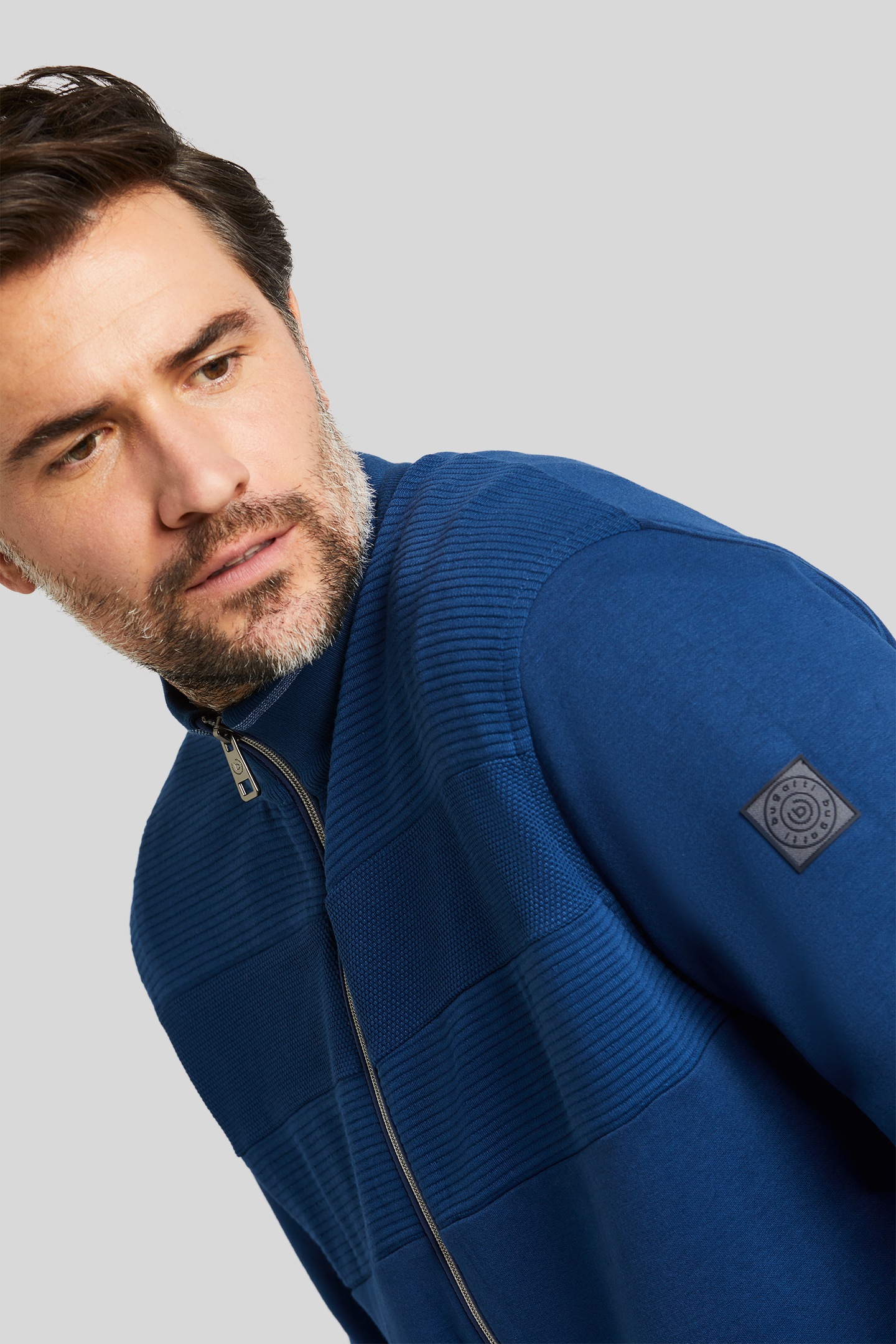 bugatti Sweater, im klassischen Design