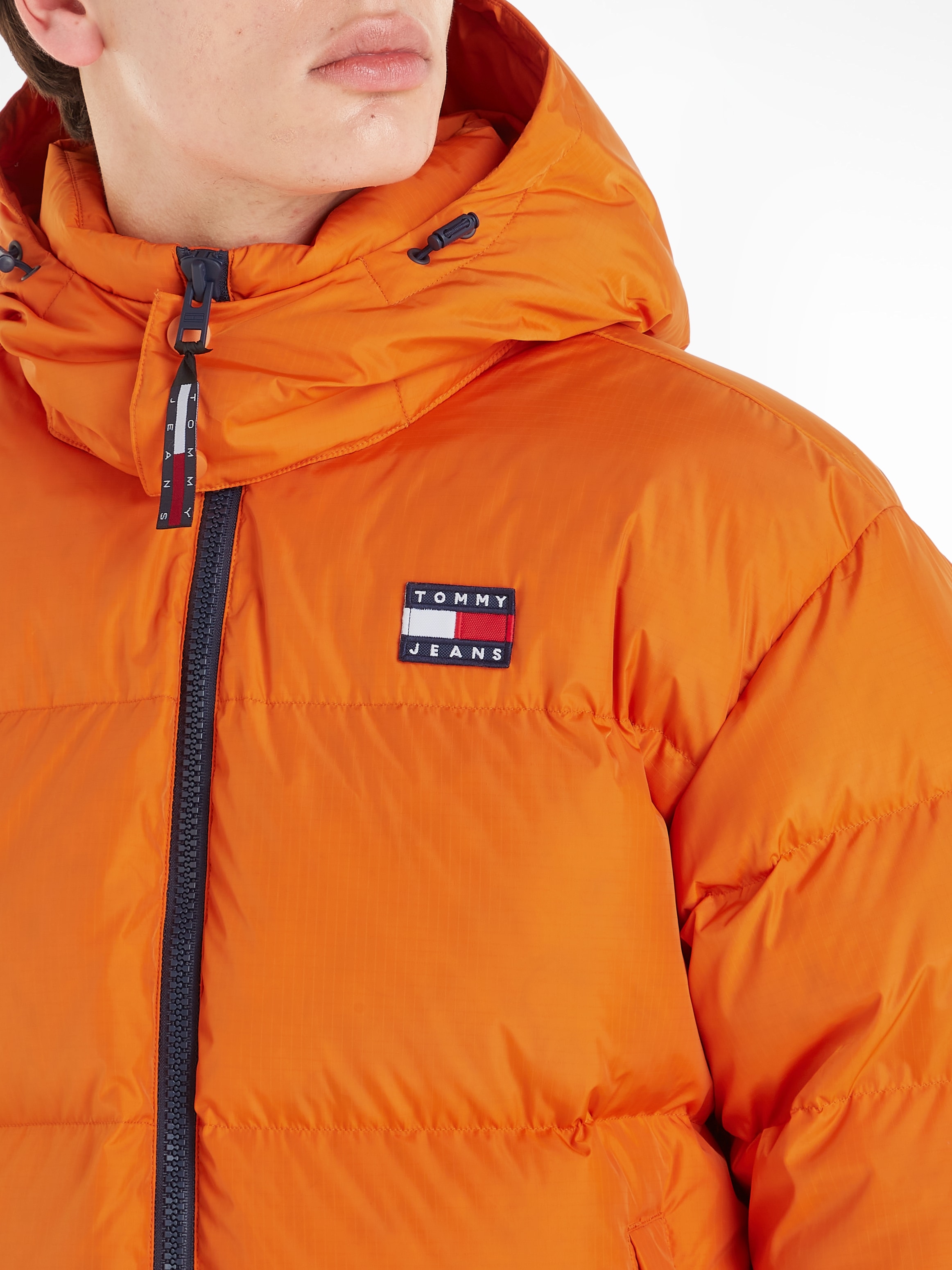 Tommy Jeans Steppjacke »TJM ALASKA PUFFER«, mit Kapuze, mit Markenlabel