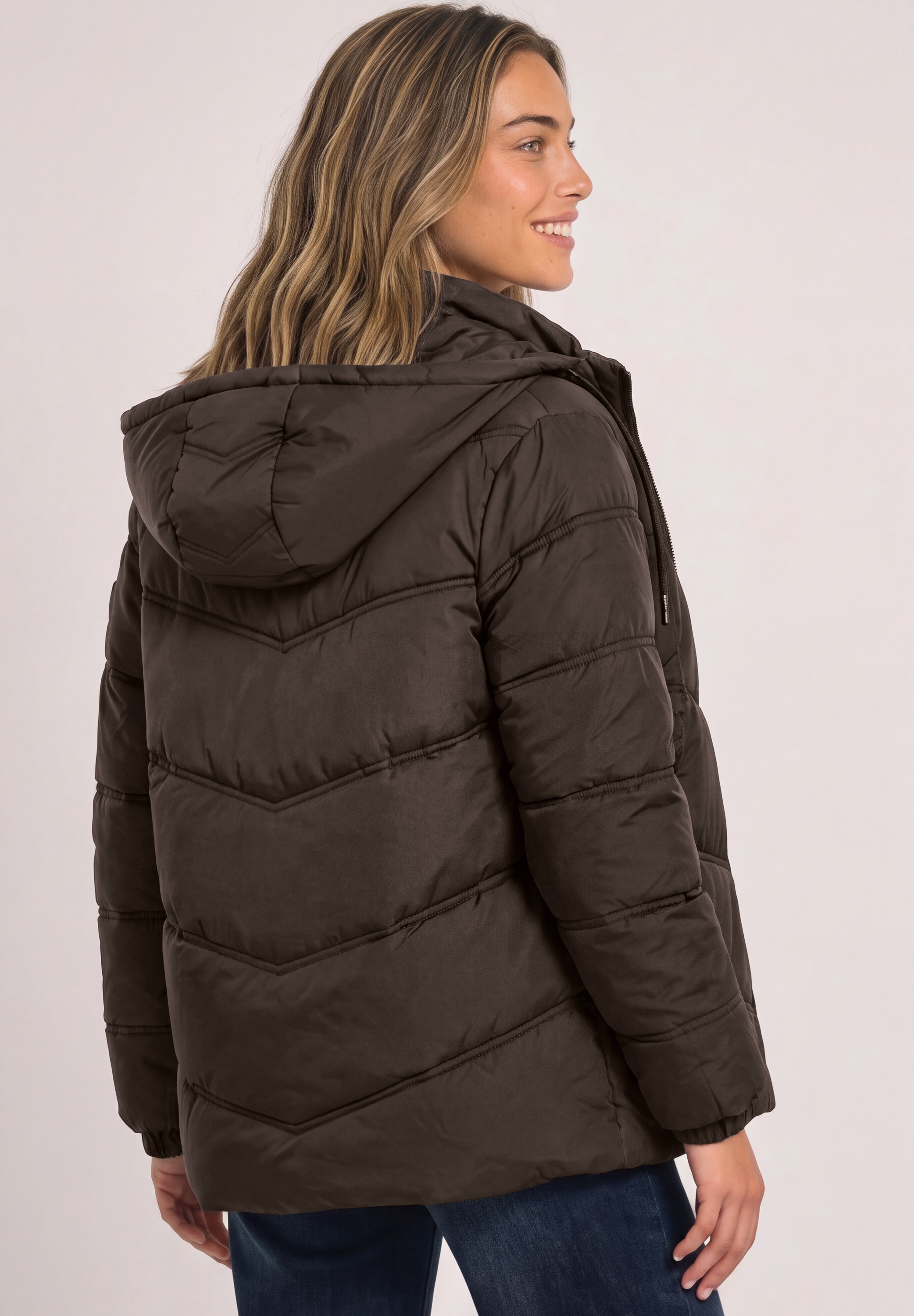 STREET ONE Steppjacke mit Kapuze mit moderner Steppung