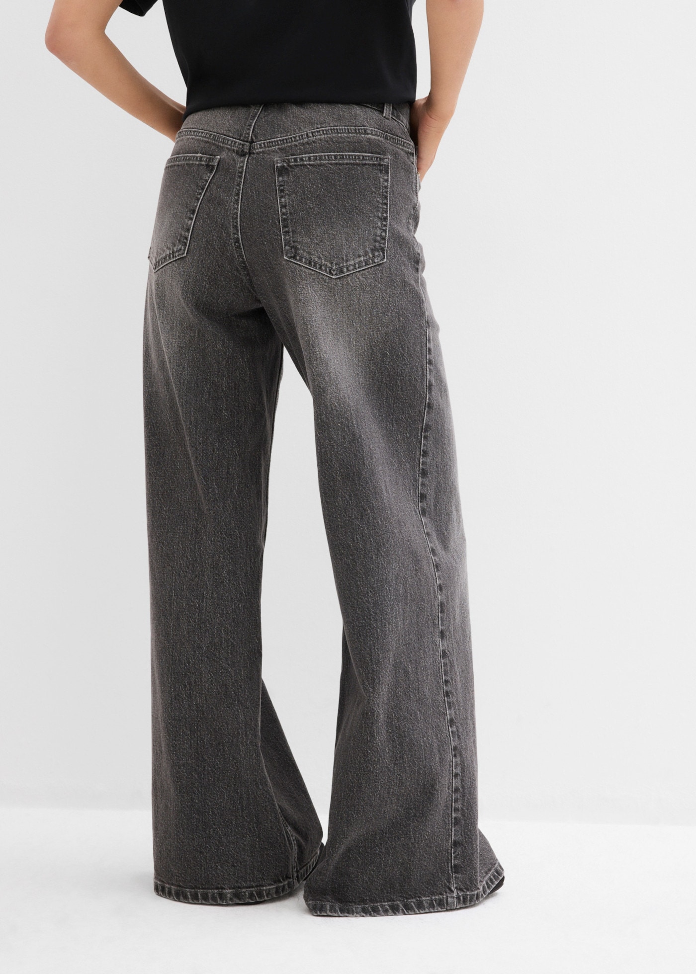 bonprix Weite Jeans mit mittlerem Bund, Loose Fit, sehr weite Silhouette