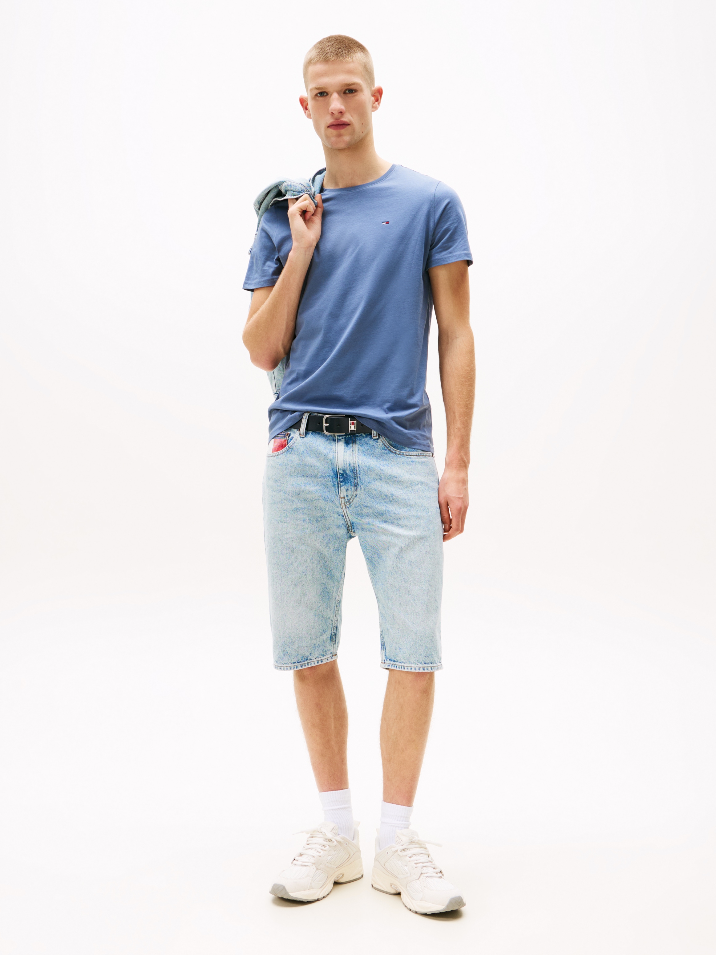 Tommy Jeans T-Shirt »TJM ESSENTIAL SOLID TEE«, mit Rundhalsausschnitt und dezenter Logo-Flag
