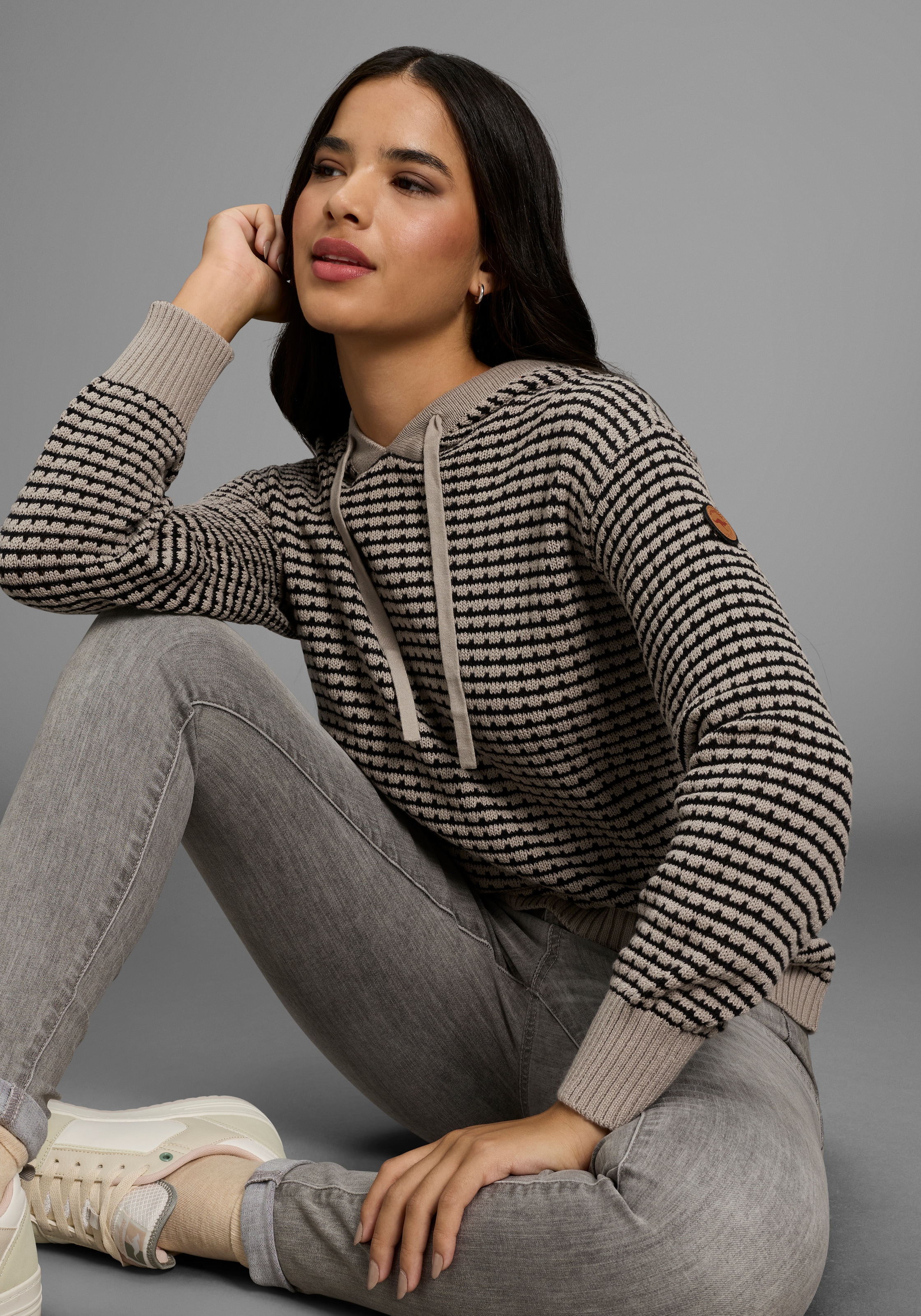 KangaROOS Strickpullover mit Kapuze und Kordelzug, Oversize-Passform, hüftlange Schnittform