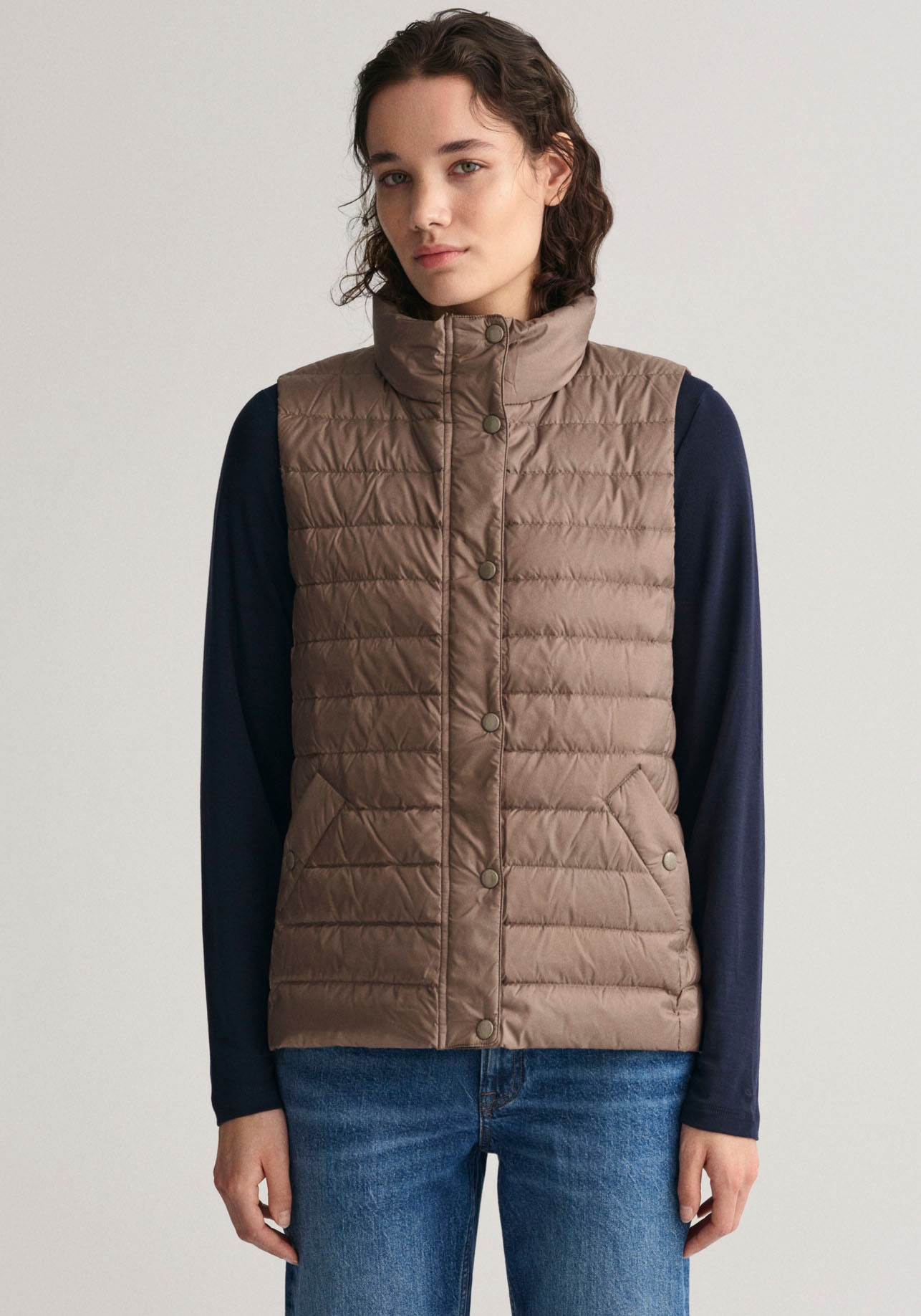 Gant Steppweste "LIGHT DOWN VEST", mit Logodruck auf der Brust günstig online kaufen