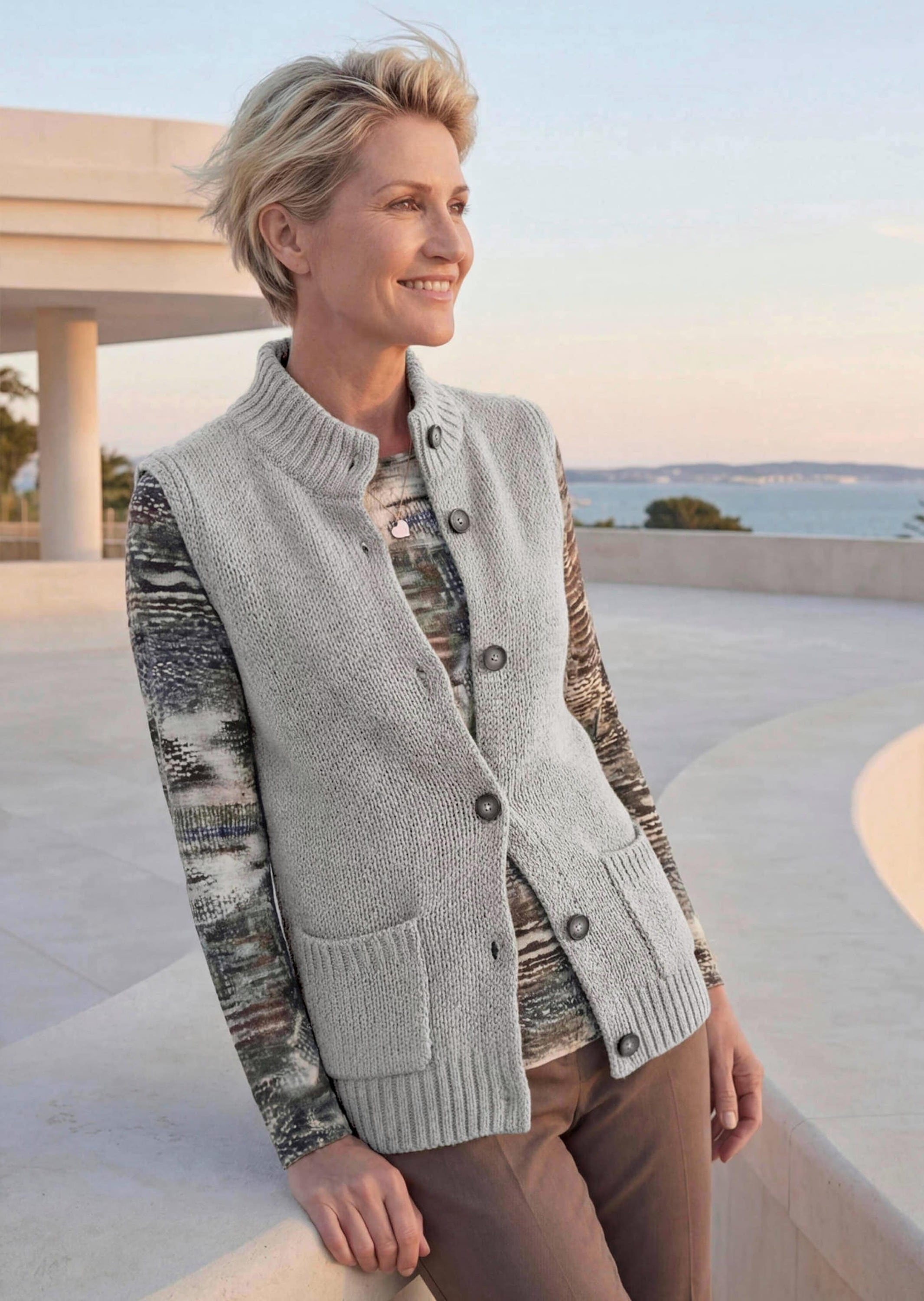 GOLDNER Strickjacke »Strickweste mit Knopfleiste« aufgesetze Taschen