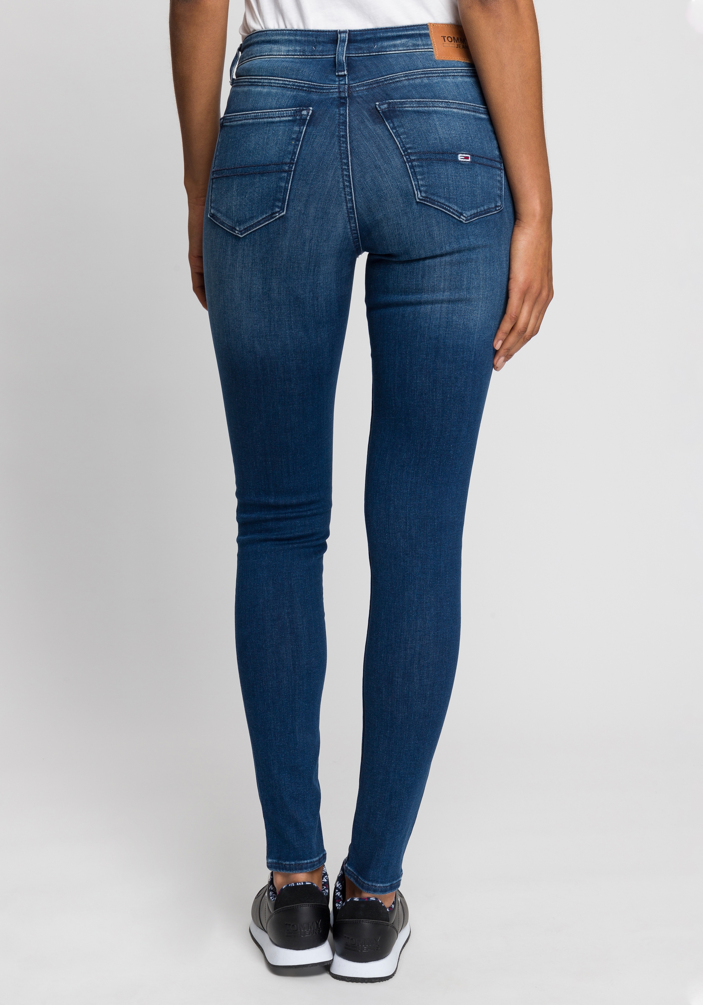 bestellen & MR Jeans mit SKNY«, »NORA Jeans online Tommy | Stickereien Tommy BAUR Logo-Badge Skinny-fit-Jeans