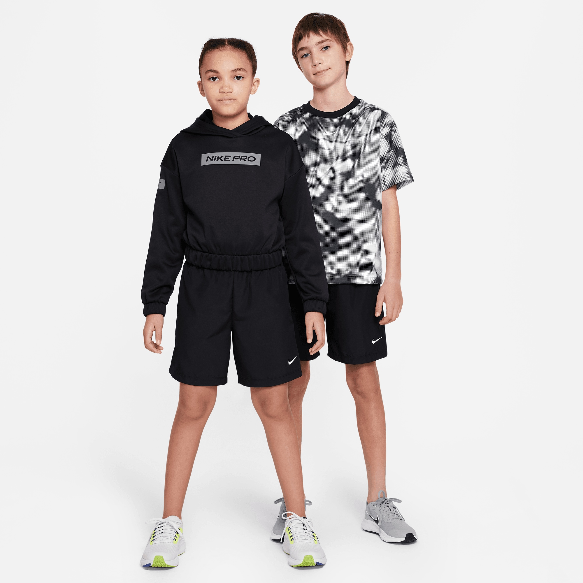 Nike Shorts »B NK DF MULTI WVN SHORT«  schnell trocknendes Material, atmungsaktiv, mit Eingrifftaschen