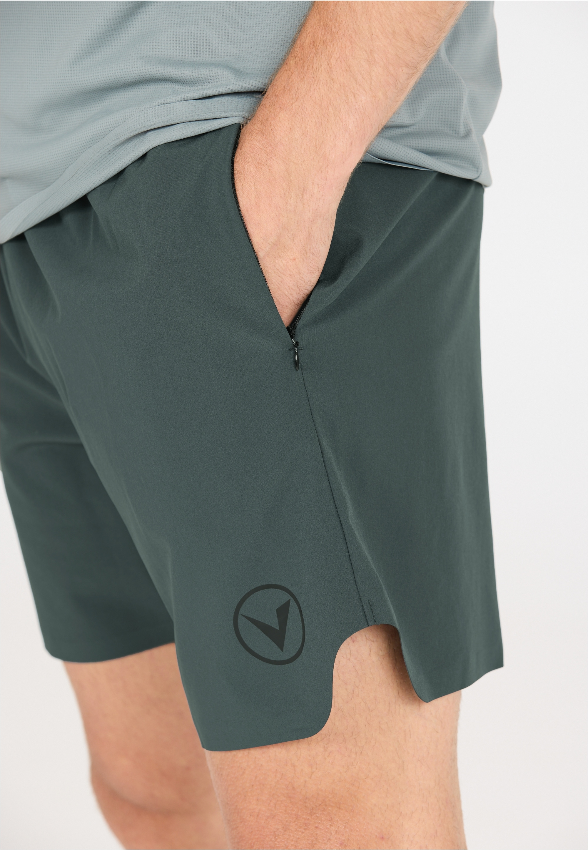 Virtus Shorts »Spier«, mit feuchtigkeitsregulierenden Eigenschaften