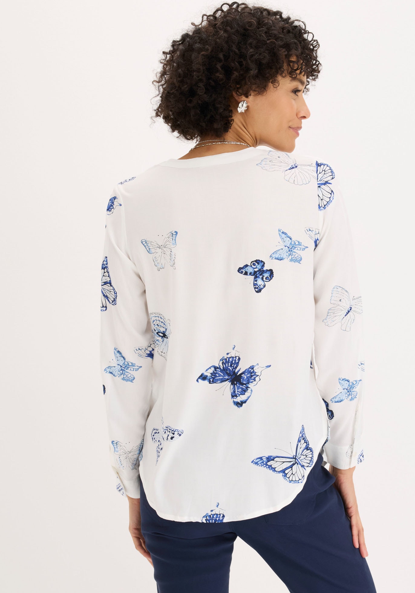 bonprix Druckbluse 1 figurumspielende Tunika-Passform, aus Viskose, Krempelärmel