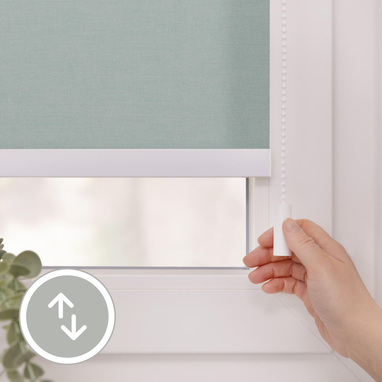 LICHTBLICK ORIGINAL Rollo »Klemmfix, ohne Bohren«, blickdicht, Blendschutz-Sichtschutz, mit Bohren/ohne Bohren, freihängend, Steuerbar mit Bluetooth-App, integrierter Elektromotor und Akku