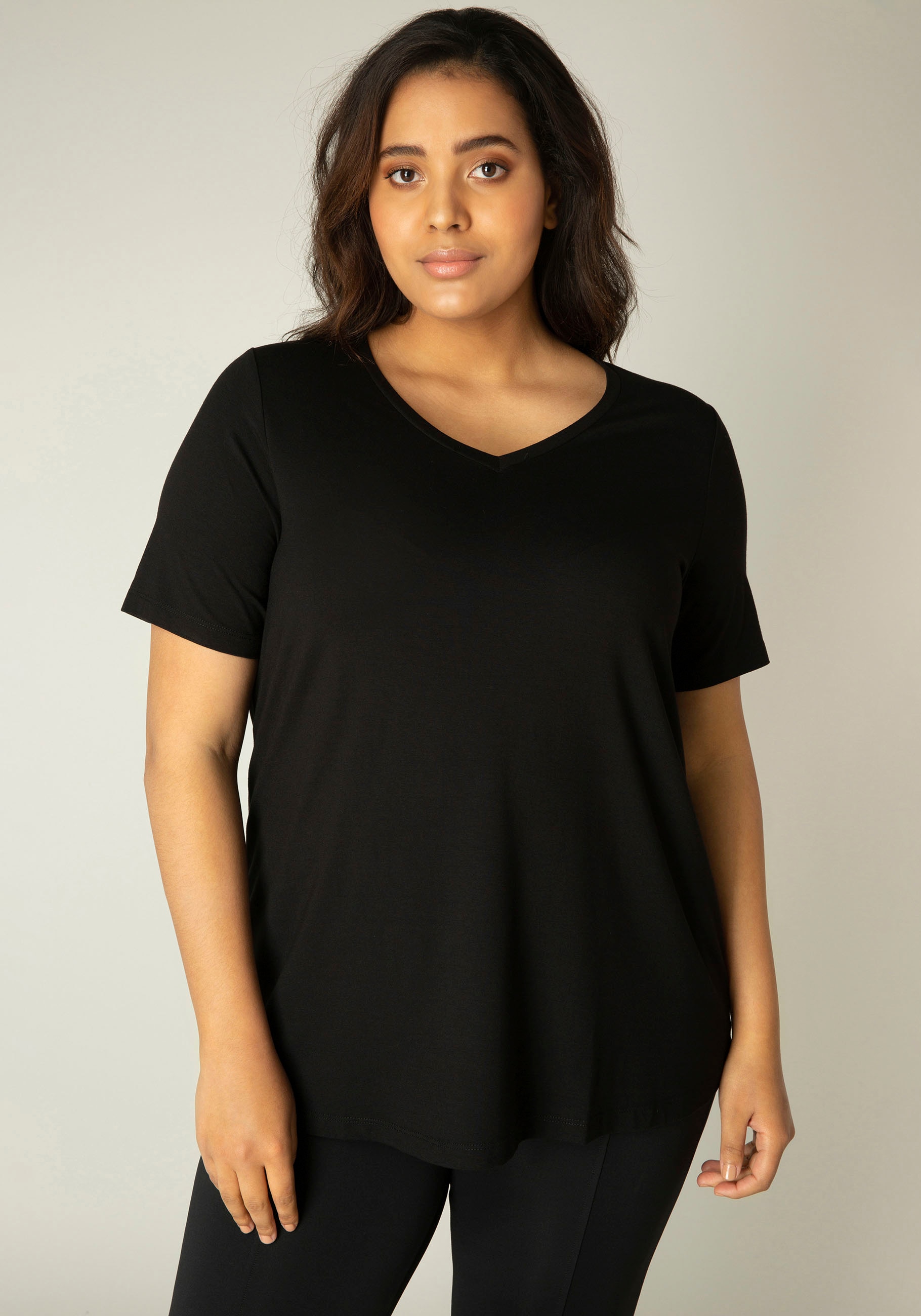 Damen T-Shirt "Alba", schwarz, Gr. 52, BASE LEVEL CURVY, unifarben, Single Jersey, Obermaterial: 94% Viskose, 6% Elasthan, Shirts, Große Größen