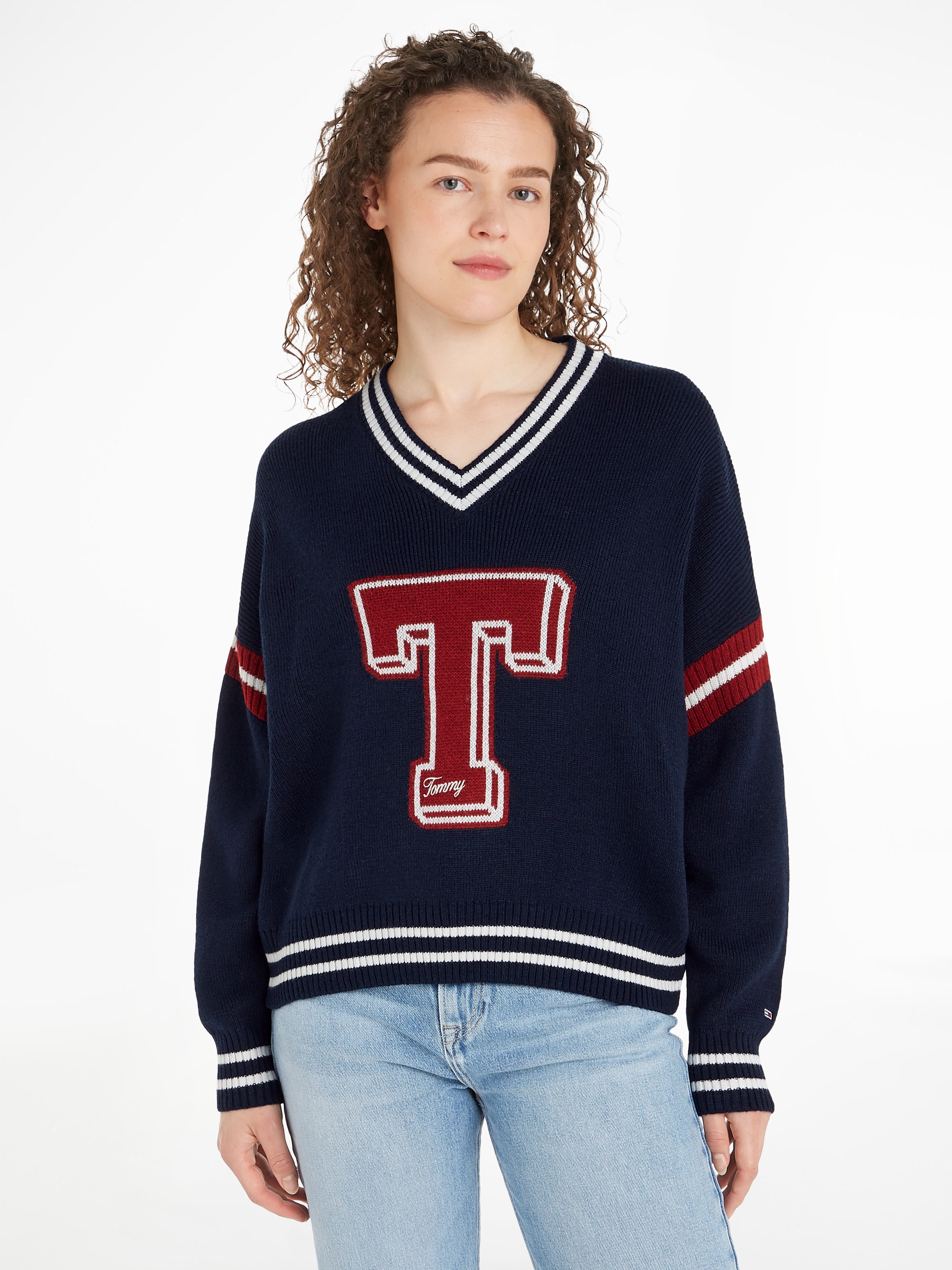 Strickpullover »TJW LETTERMAN SWEATER«, mit gestickter Tommy Jeans Flagge