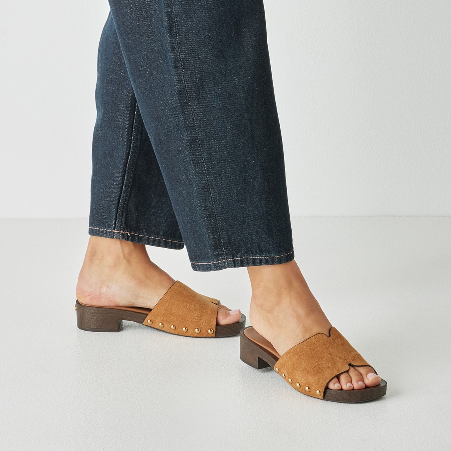 Tamaris Pantolette  Blockabsatz, Sommerschuh, Schlüpfschuh mit aufgesetzten Nieten