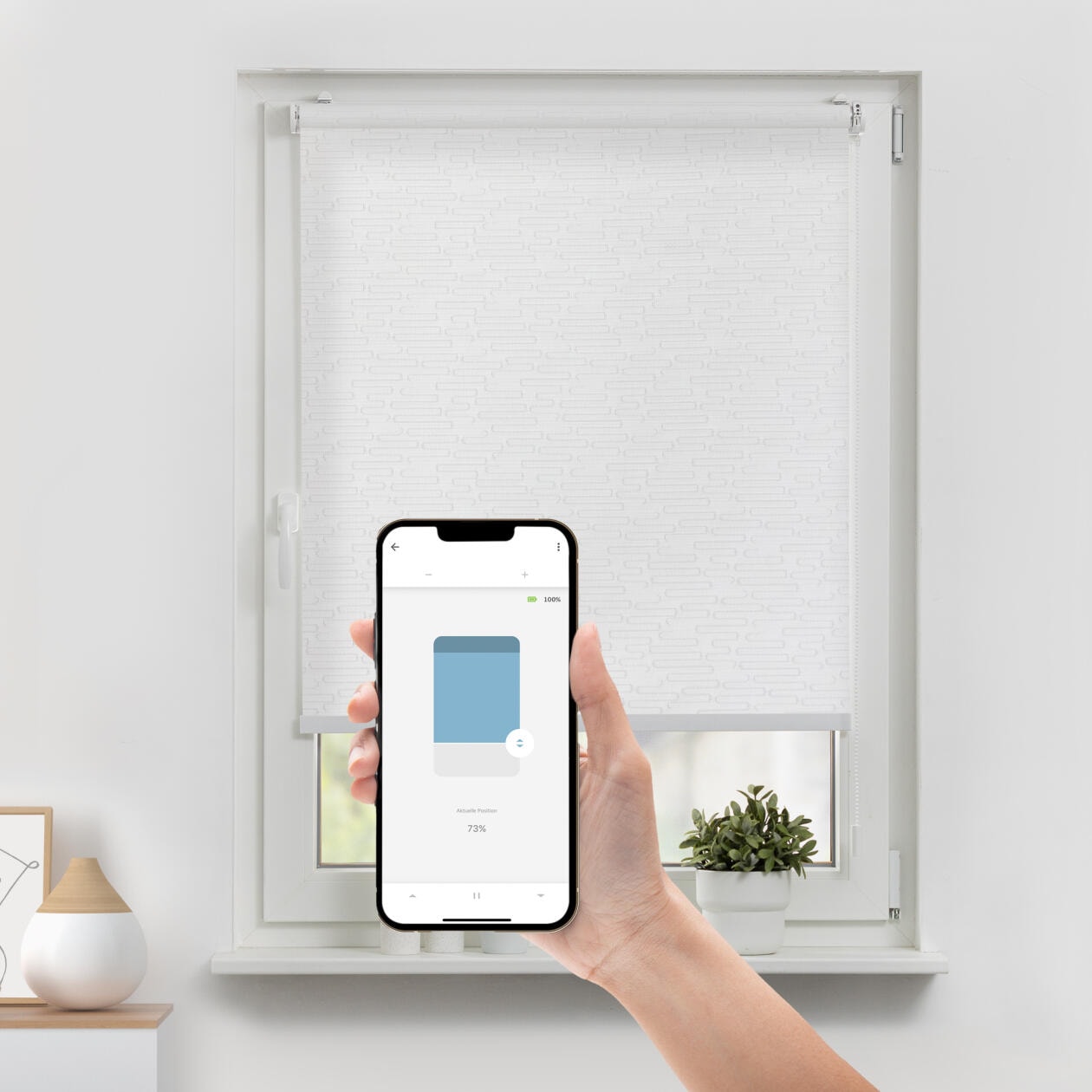 LICHTBLICK ORIGINAL Rollo »Klemmfix, ohne Bohren«, blickdicht, Blendschutz-Sichtschutz, mit Bohren/ohne Bohren, freihängend, Steuerbar mit Bluetooth-App, integrierter Elektromotor und Akku