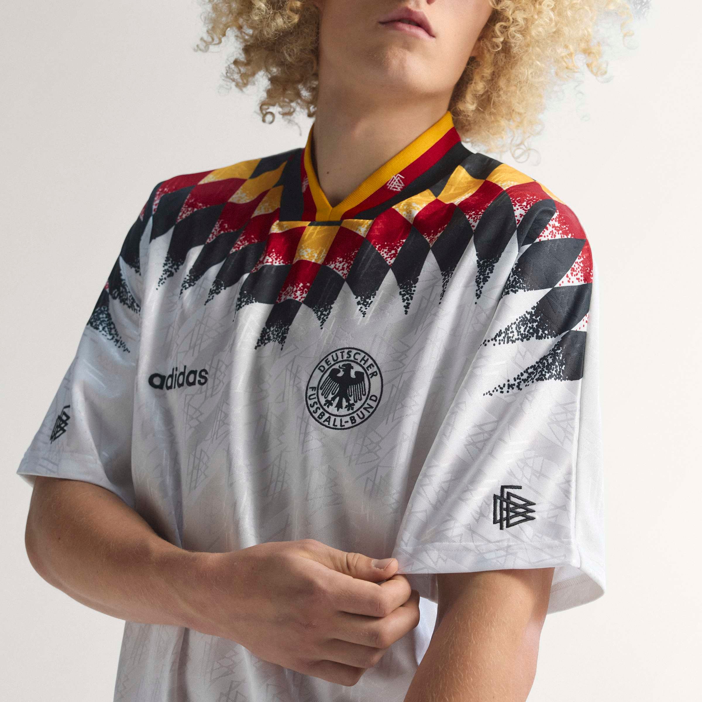 adidas Performance Fußballtrikot »DFB H JSY 94« mit Jacquard-Design, moderner lockerer Schnitt, mit V-Ausschnitt