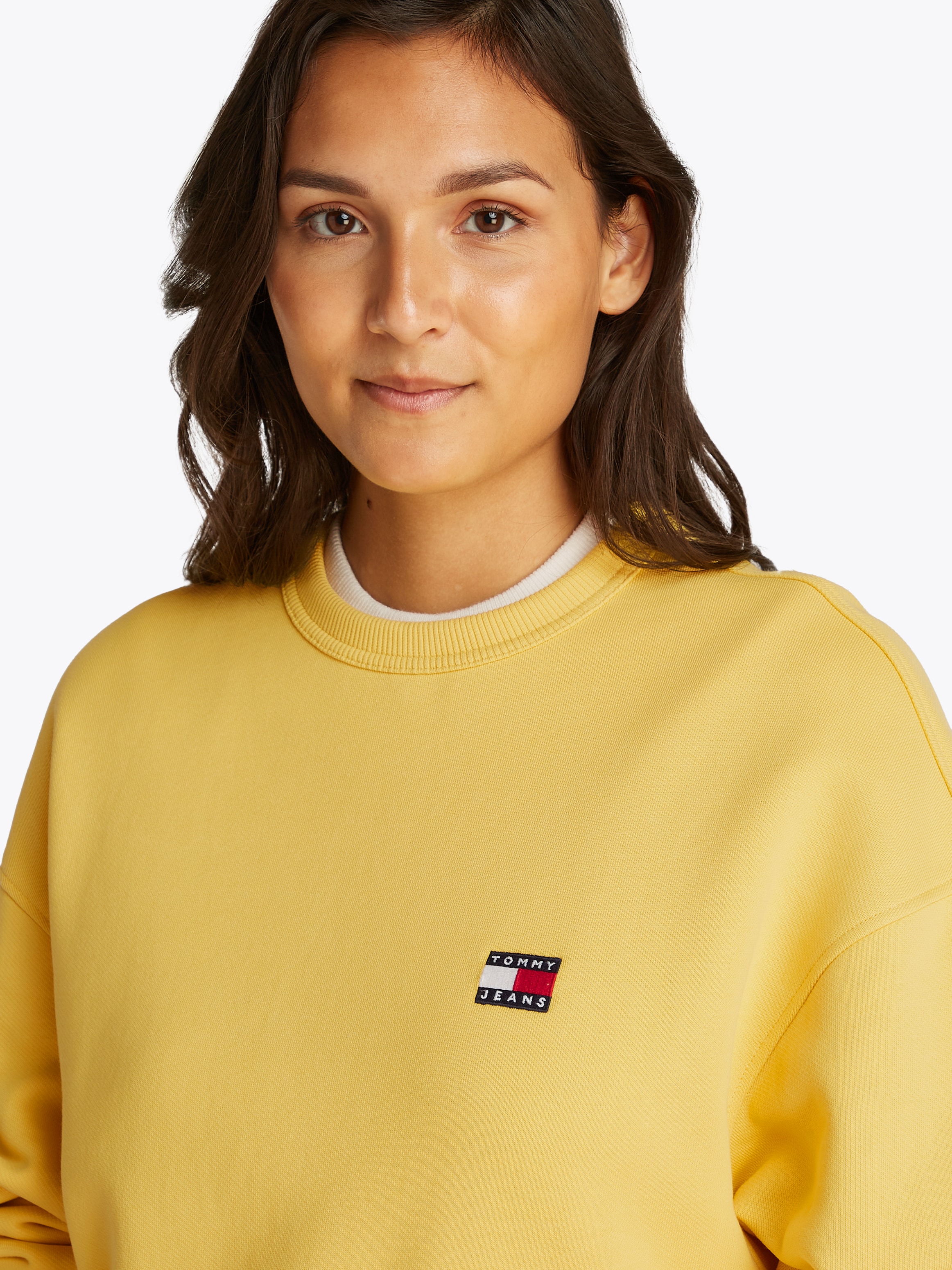 Tommy Jeans Sweatshirt »TJW BXY BADGE CREW«, mit Logo-Badge