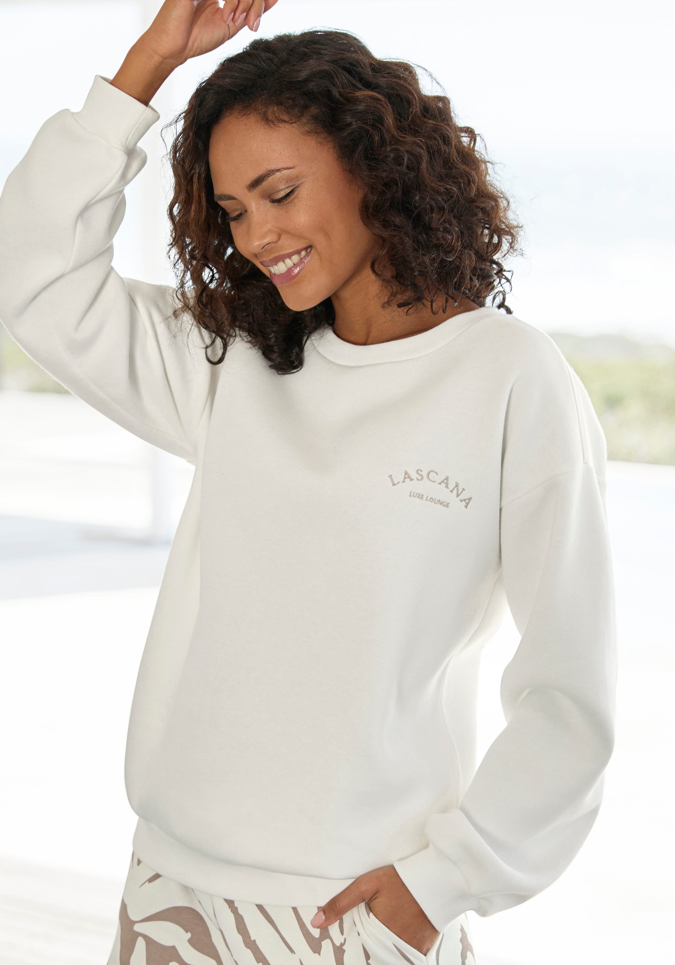 LASCANA Sweatshirt, mit weiten Ärmeln, Loungewear