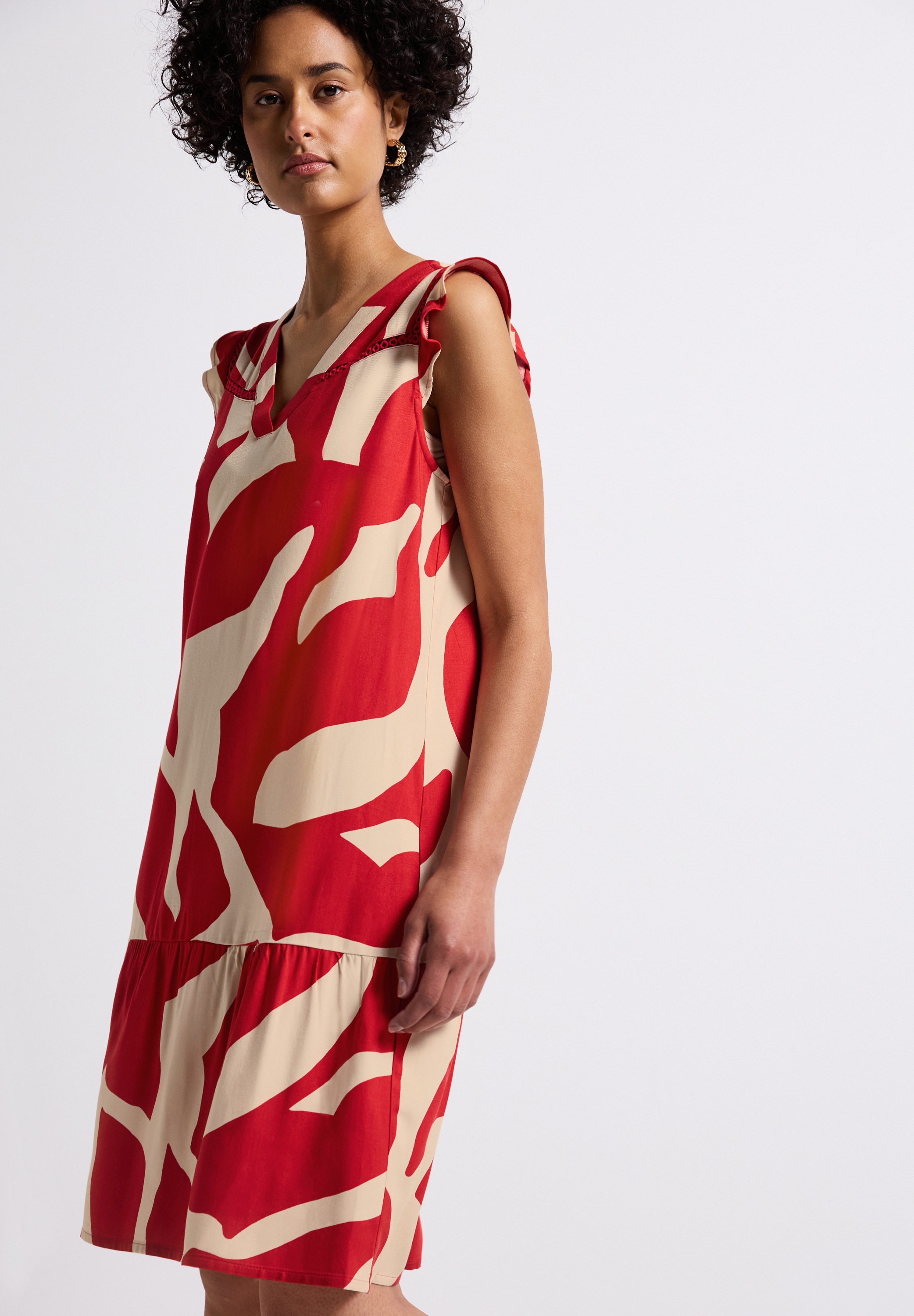 STREET ONE Volantkleid, mit grafischem Muster