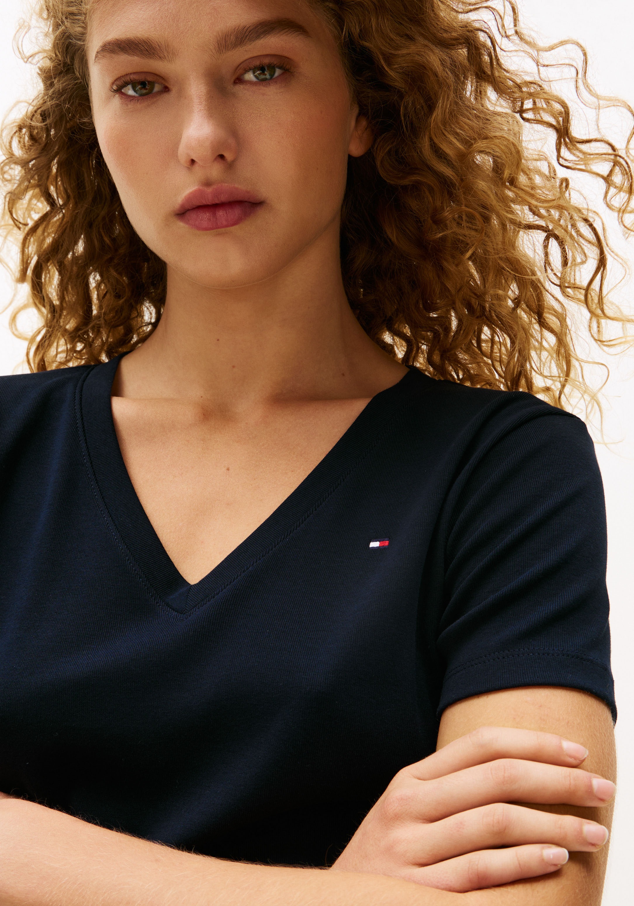 Tommy Hilfiger T-Shirt "SLIM CODY V-NK SS mit V-Ausschnitt und Streifen", g günstig online kaufen