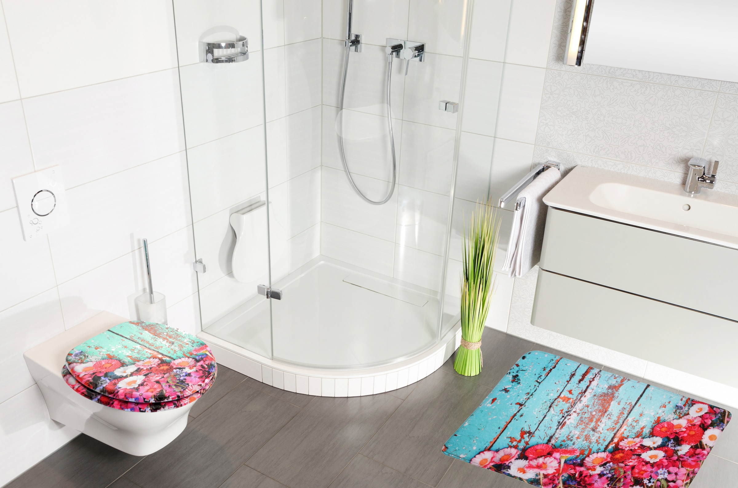 Sanilo Badaccessoire-Set »Spring«, (Komplett-Set, 6 tlg.), bestehend aus WC-Sitz, Badteppich, Stöpsel, Seifenspender, WC-Bürste