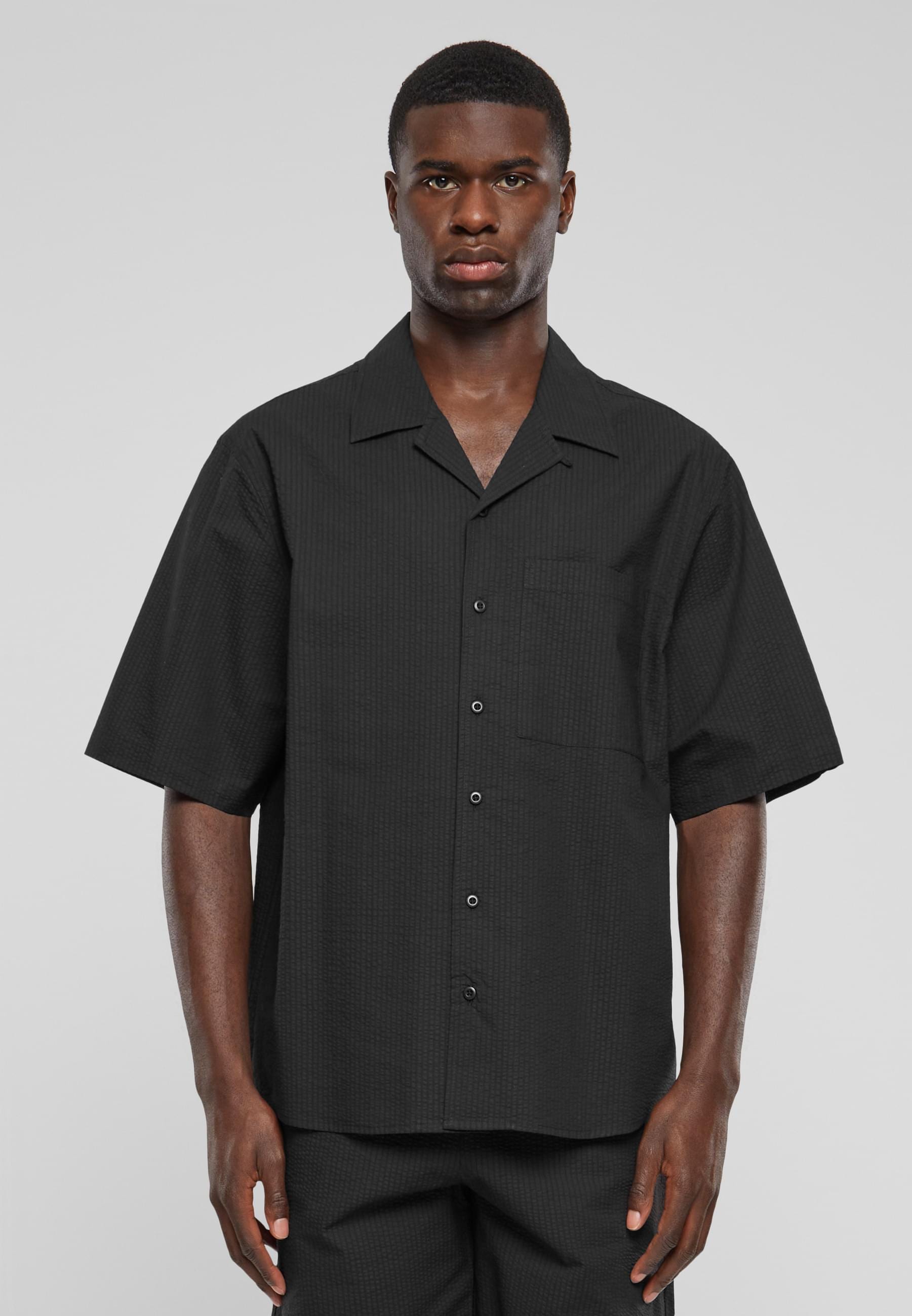 URBAN CLASSICS Langarmhemd »Urban Classics Herren Relaxed Seersucker Short Sleeve Shirt«, (1 tlg.)