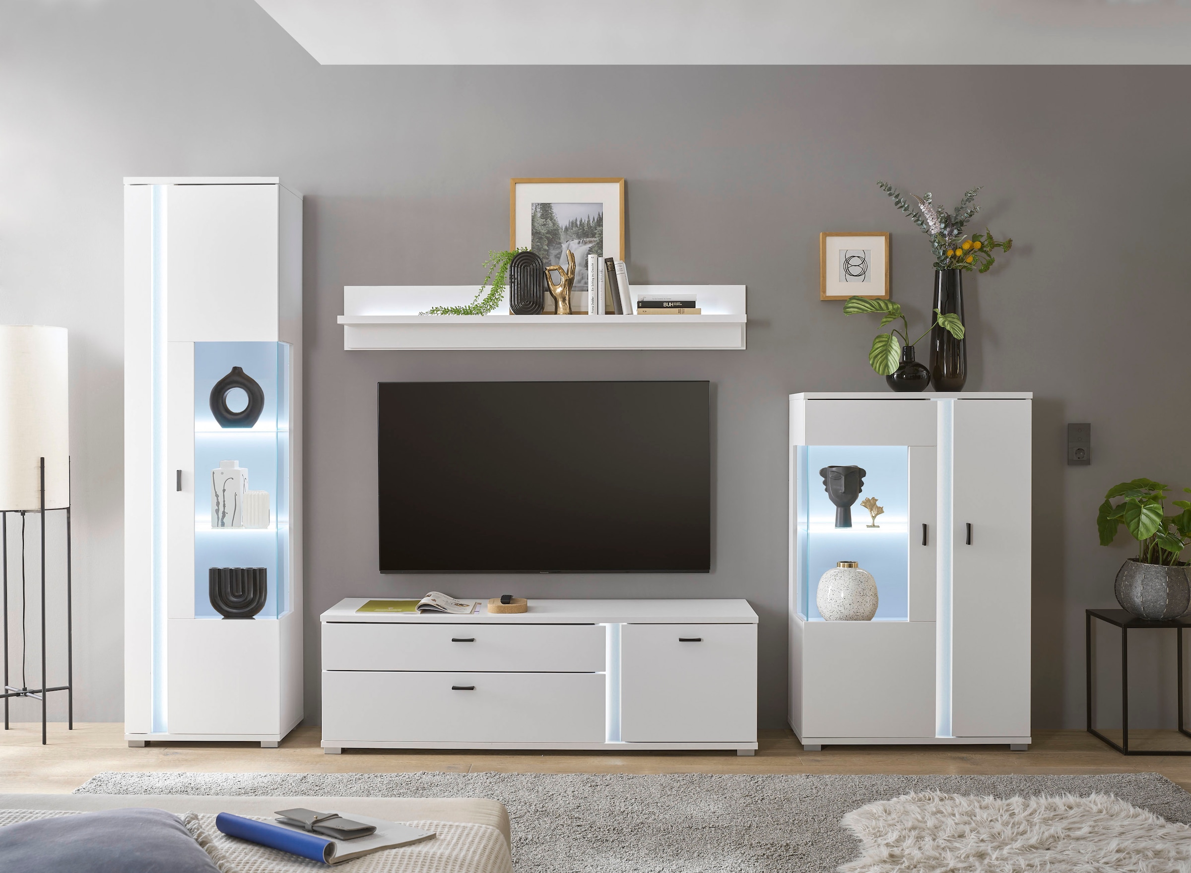 INOSIGN Wohnwand »LONG ISLAND«, (Set, 4 St.), in moderner Trendfarbe,inklusive senkrechter Beleuchtung,Breite 305 cm